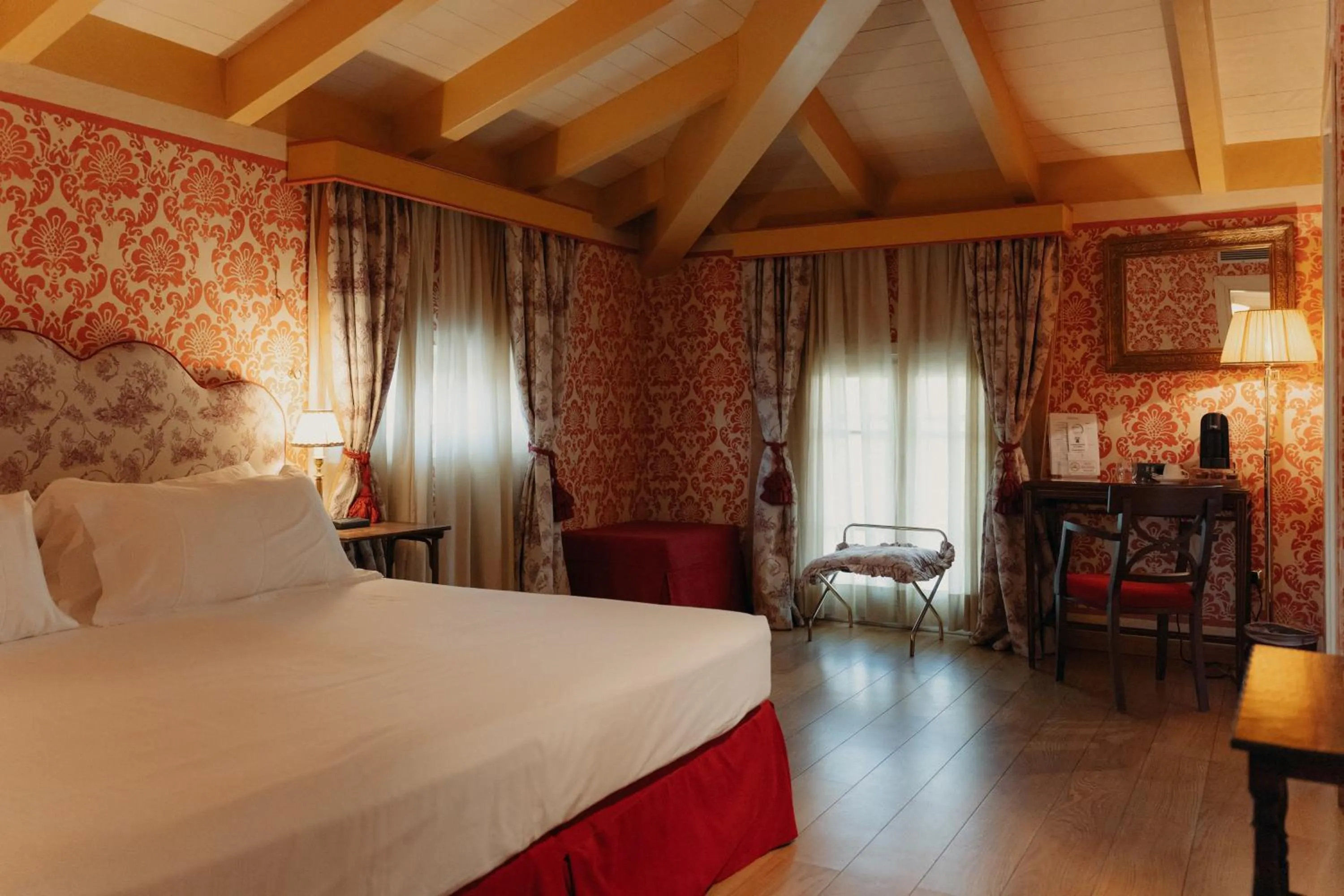 Bed in Hotel Palazzo Guiscardo Pietrasanta