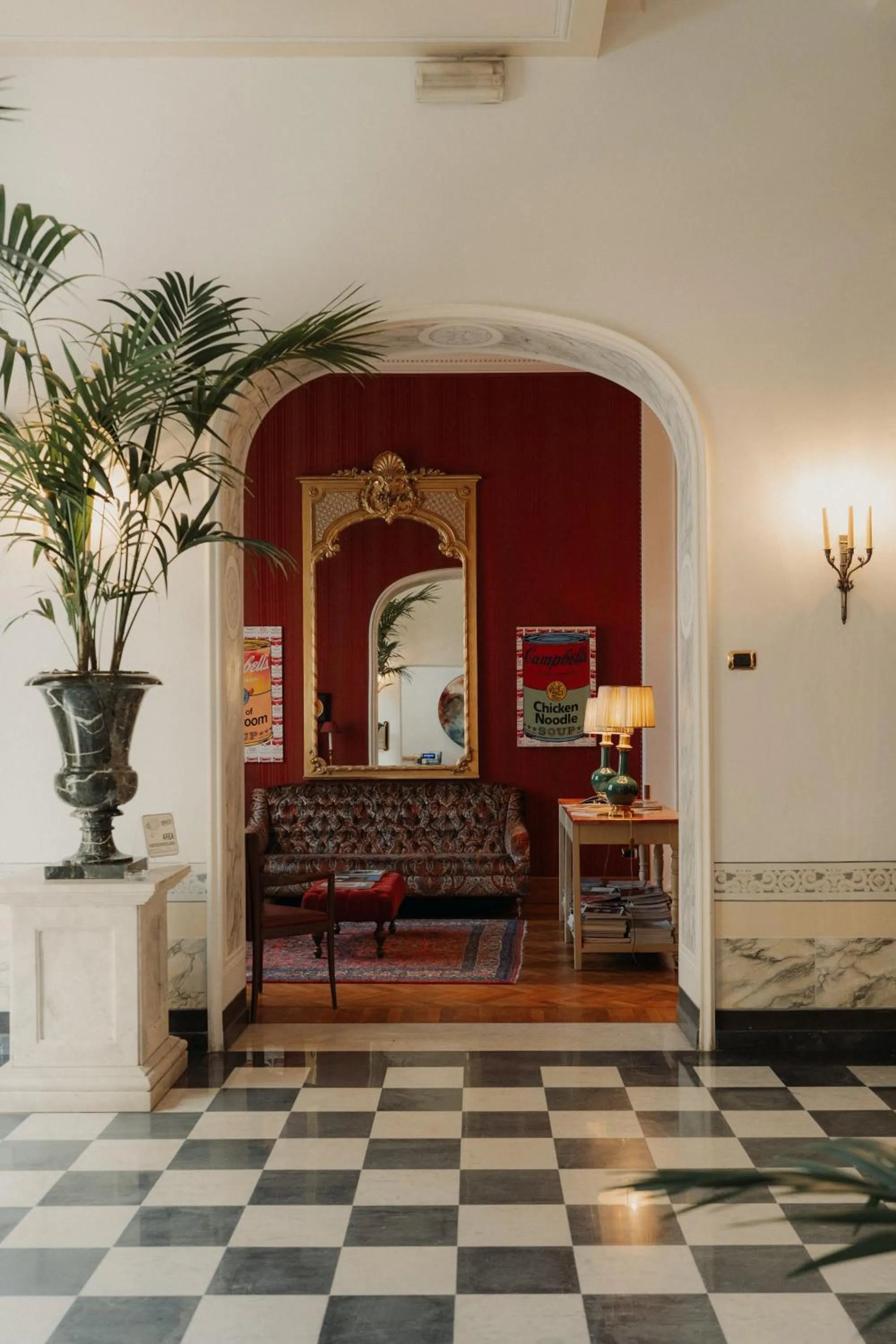 Communal lounge/ TV room in Hotel Palazzo Guiscardo Pietrasanta