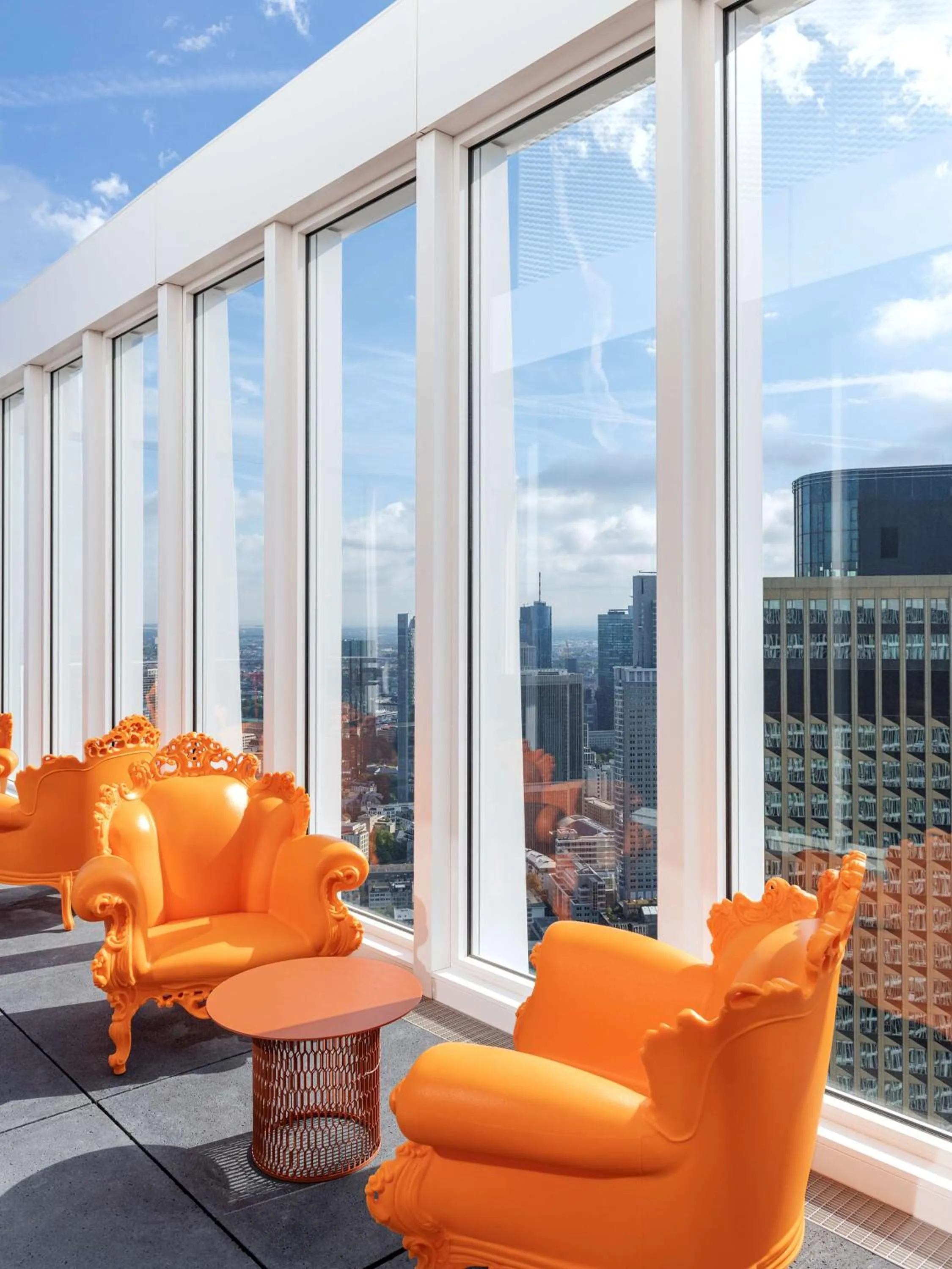 Restaurant/places to eat in nhow Frankfurt