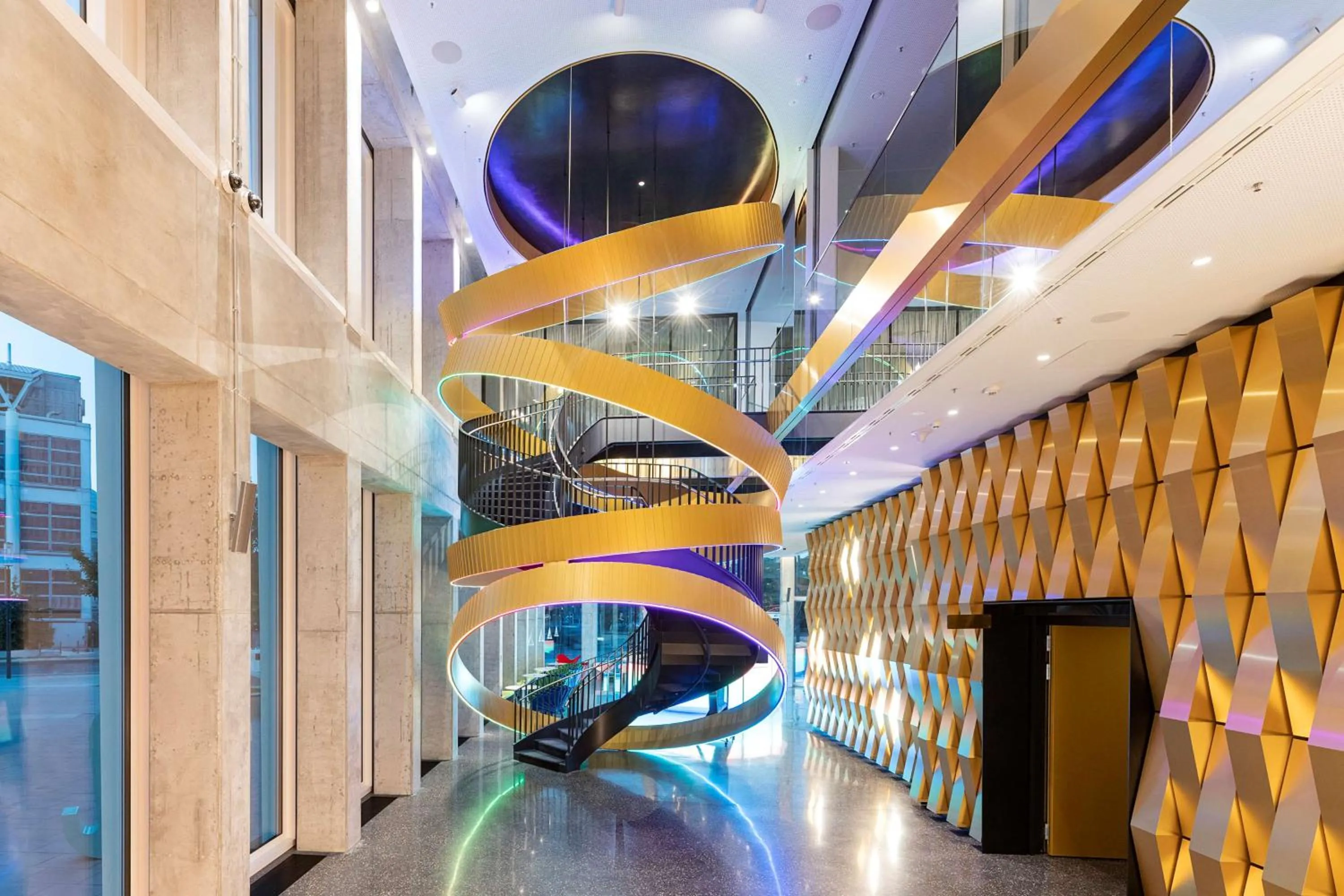 Restaurant/places to eat in nhow Frankfurt