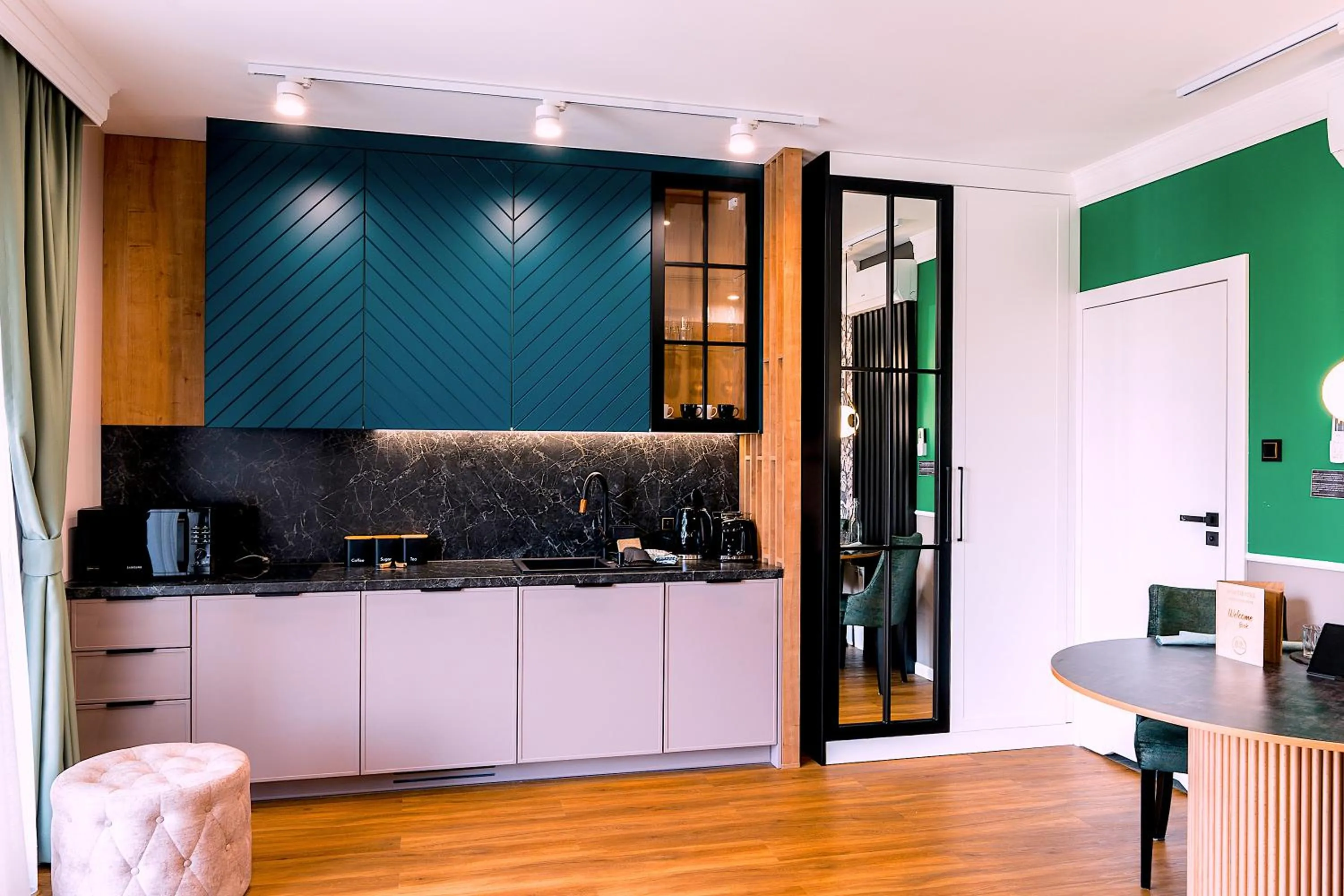 Kitchen or kitchenette in Aparthotel Green Concrete - ekologiczne apartamenty premium ze strefą Wellness