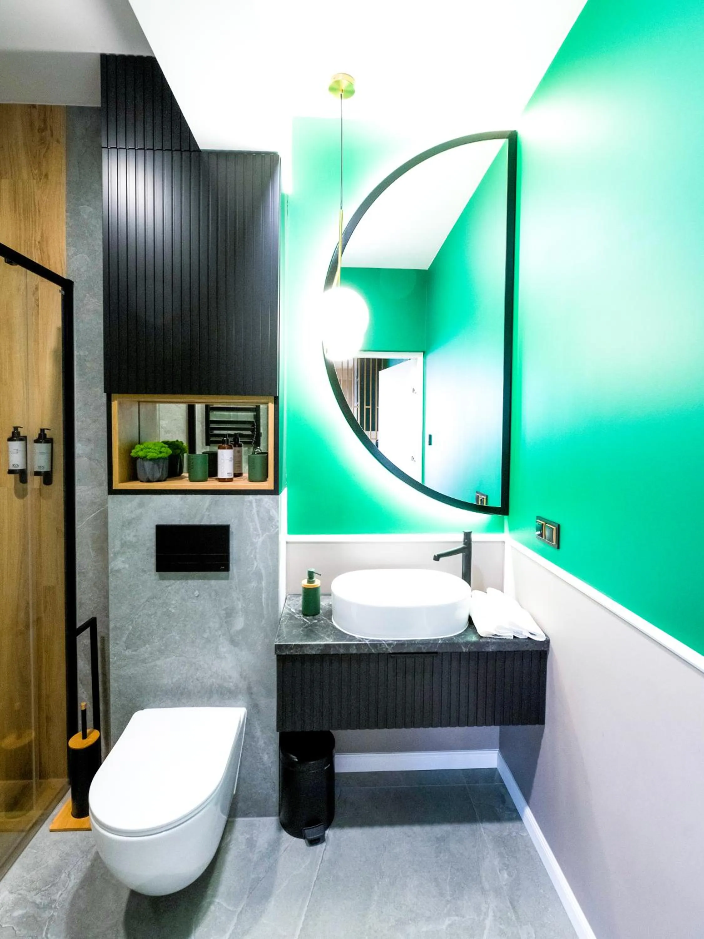 Shower in Aparthotel Green Concrete - ekologiczne apartamenty premium ze strefą Wellness