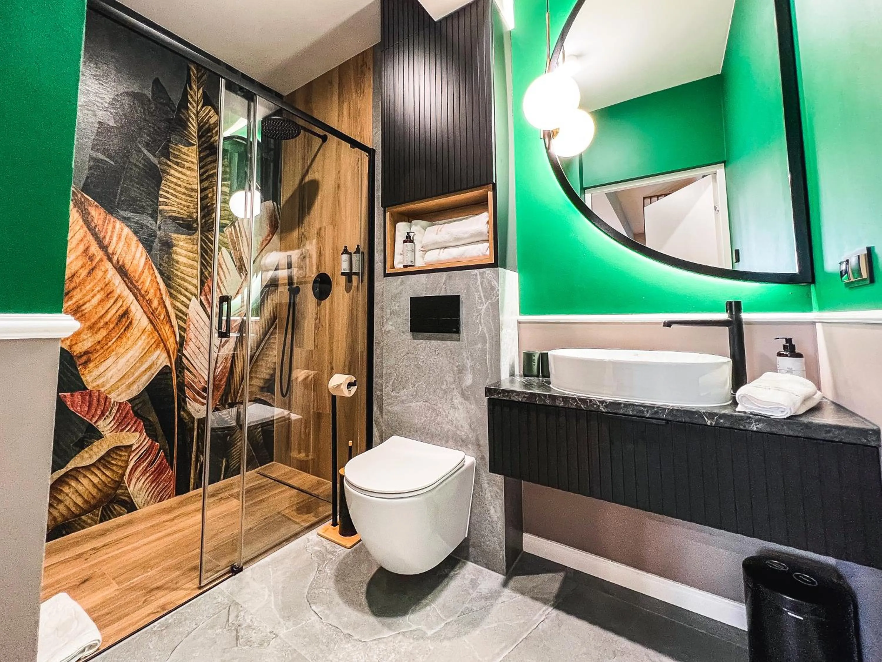 Shower in Aparthotel Green Concrete - ekologiczne apartamenty premium ze strefą Wellness