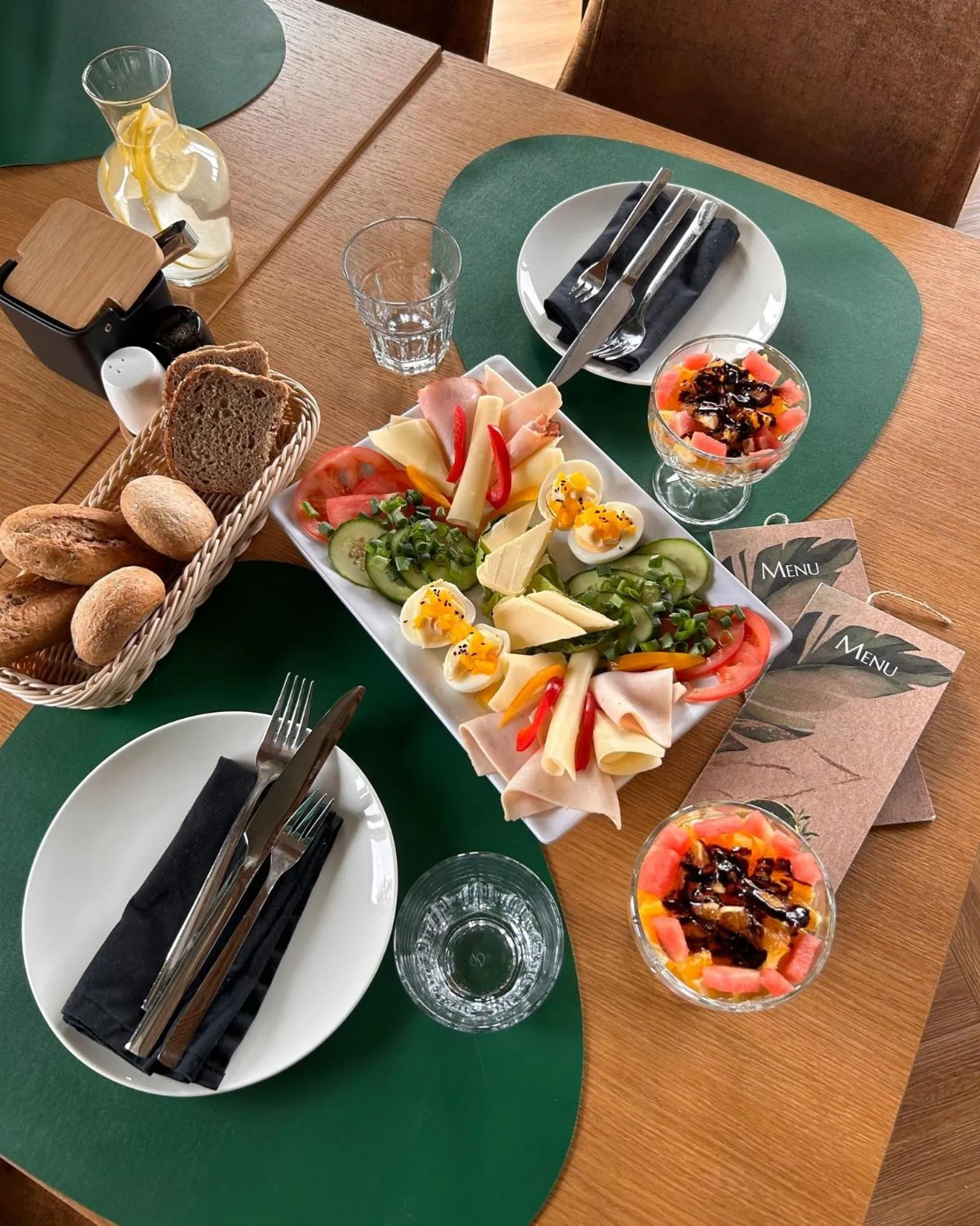 Restaurant/places to eat in Aparthotel Green Concrete