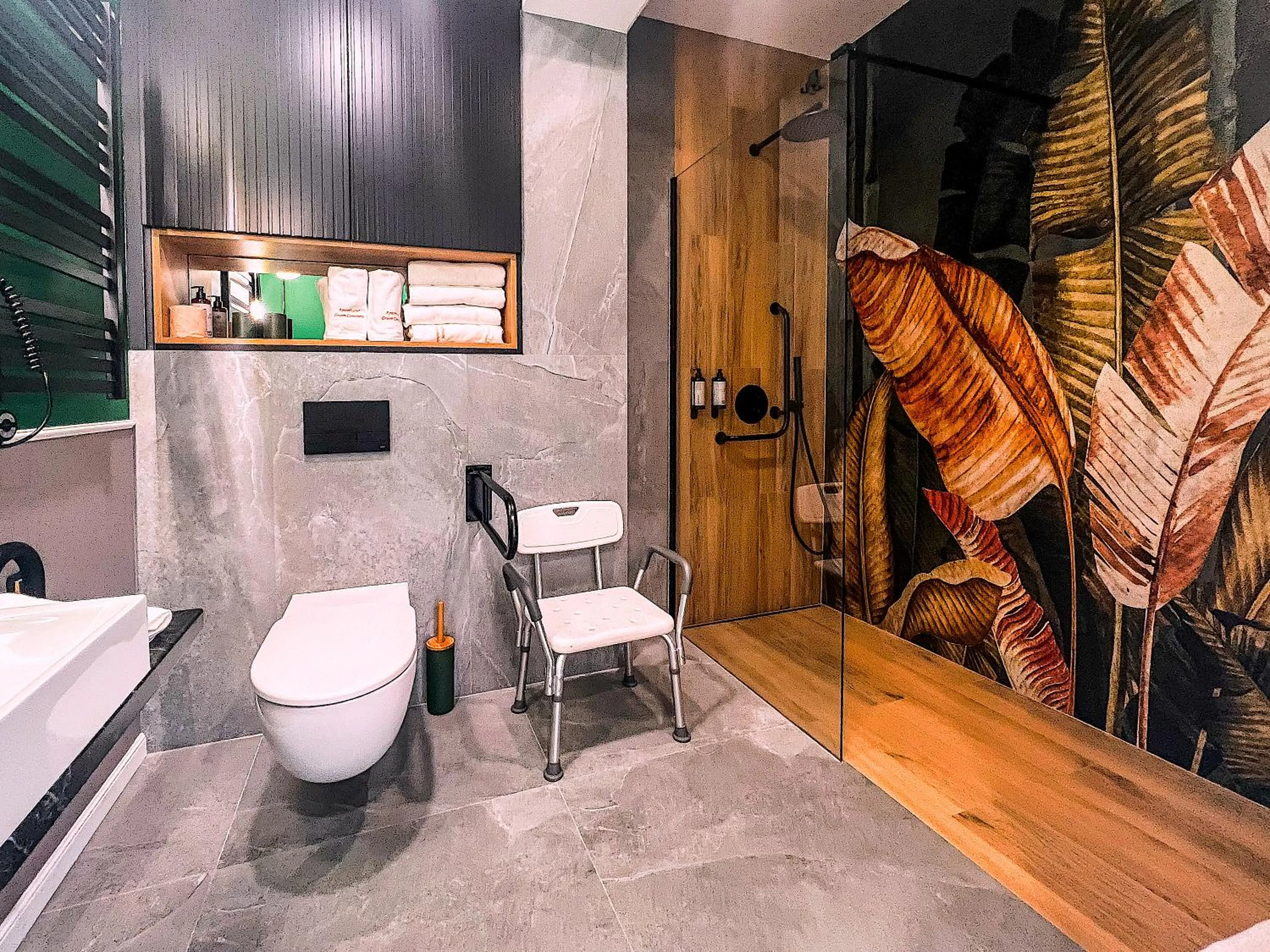 Shower in Aparthotel Green Concrete - ekologiczne apartamenty premium ze strefą Wellness