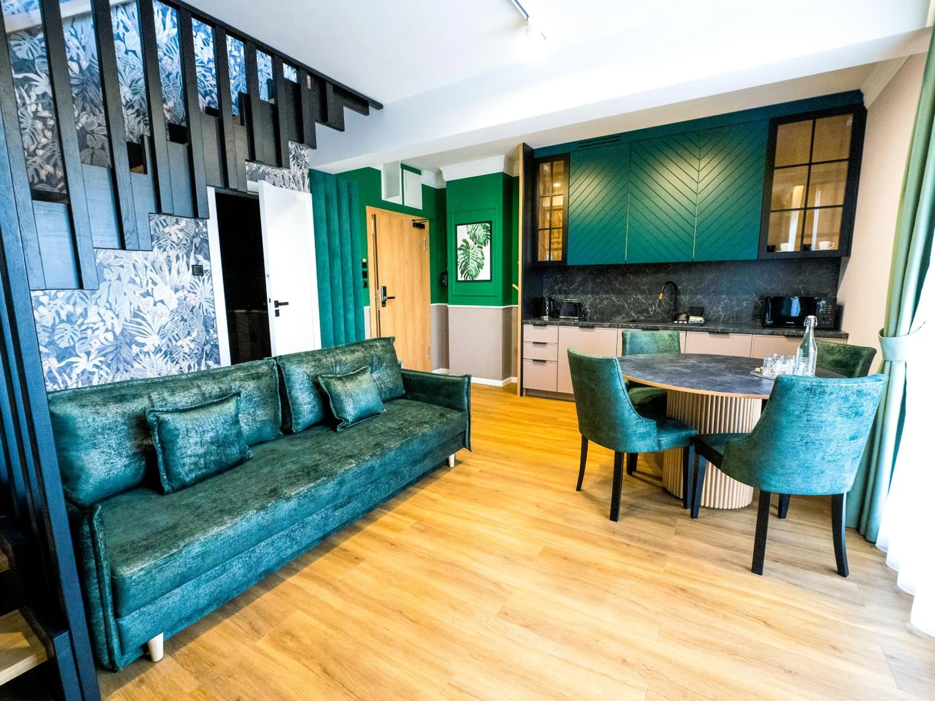 TV and multimedia in Aparthotel Green Concrete - ekologiczne apartamenty premium ze strefą Wellness