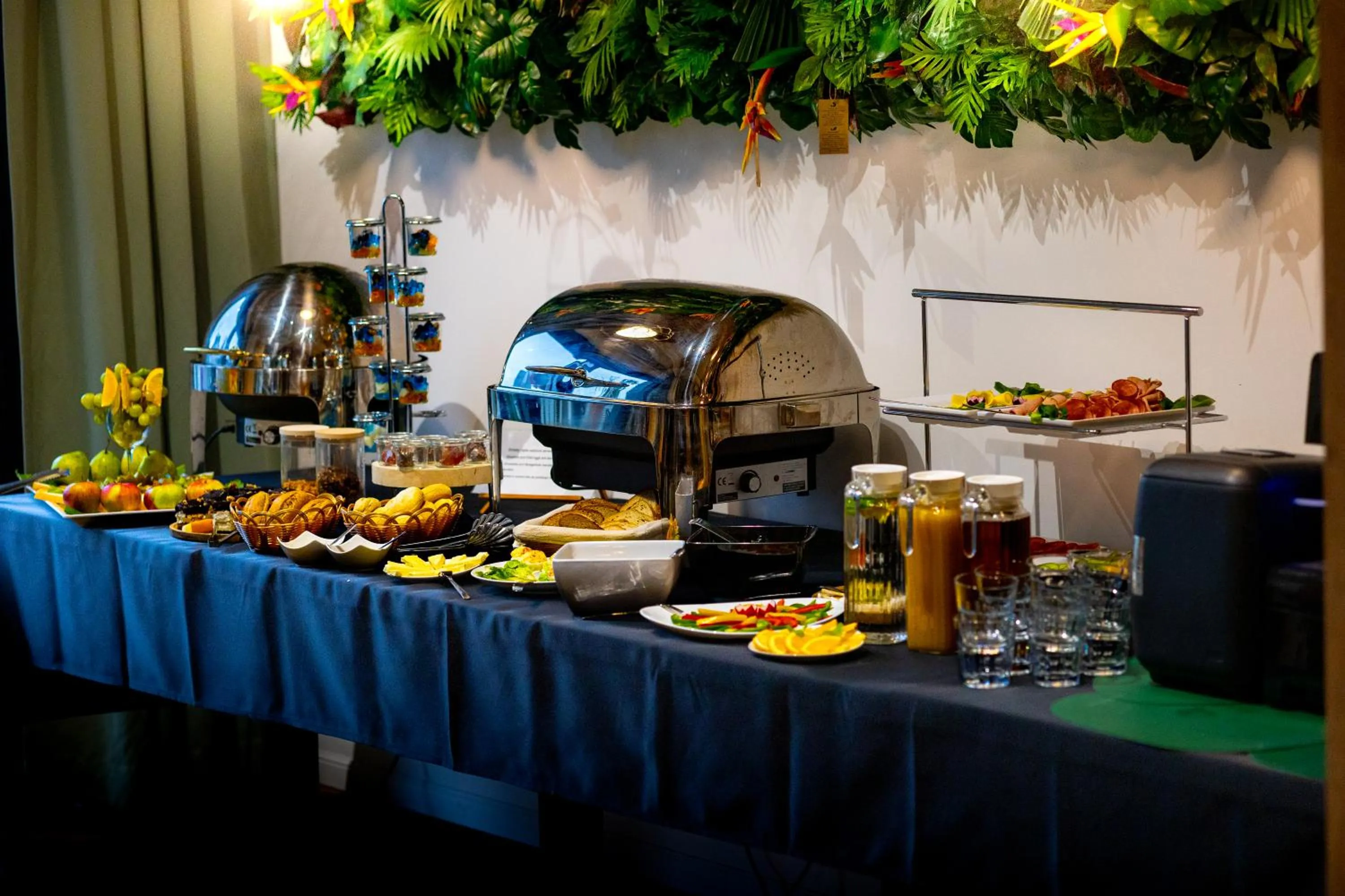 Restaurant/places to eat in Aparthotel Green Concrete