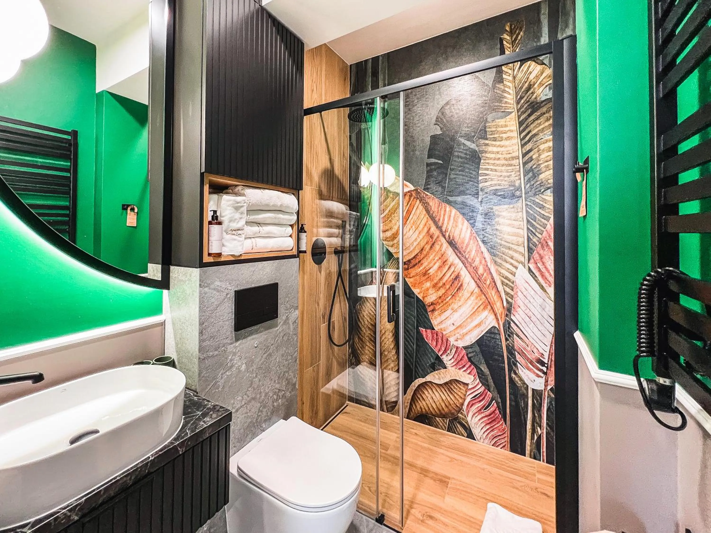Shower in Aparthotel Green Concrete - ekologiczne apartamenty premium ze strefą Wellness