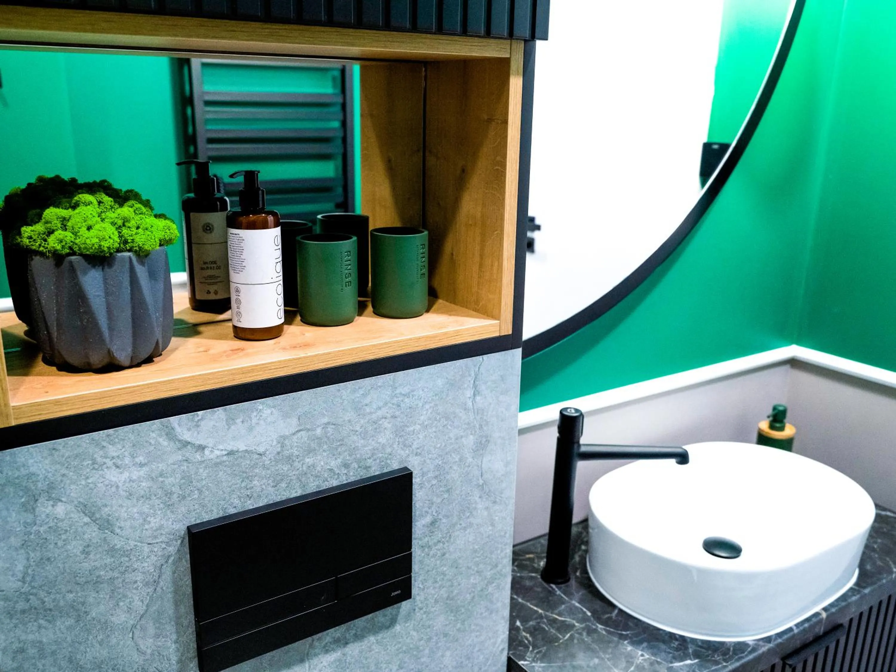 Toilet in Aparthotel Green Concrete - ekologiczne apartamenty premium ze strefą Wellness