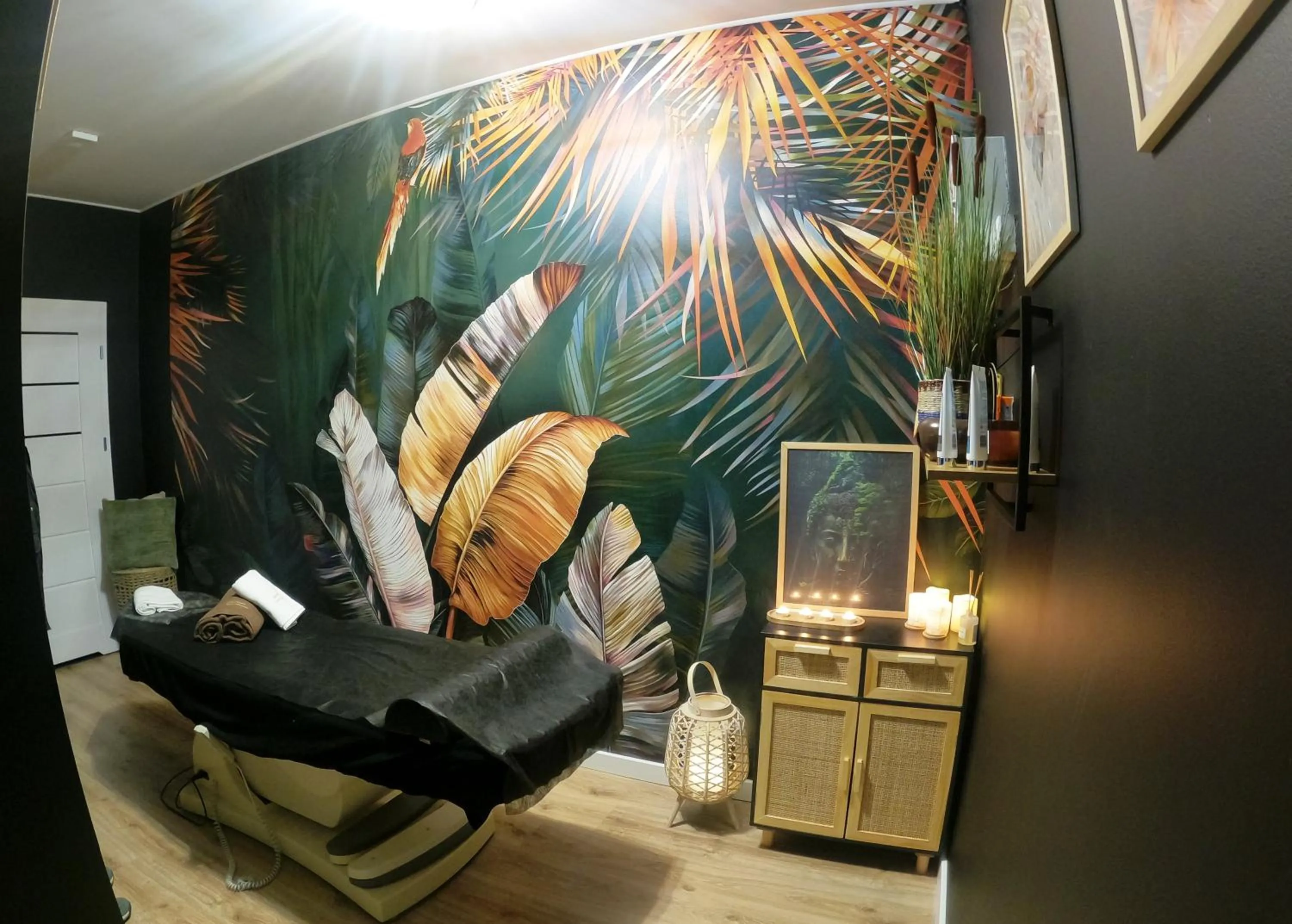 Massage in Aparthotel Green Concrete - ekologiczne apartamenty premium ze strefą Wellness