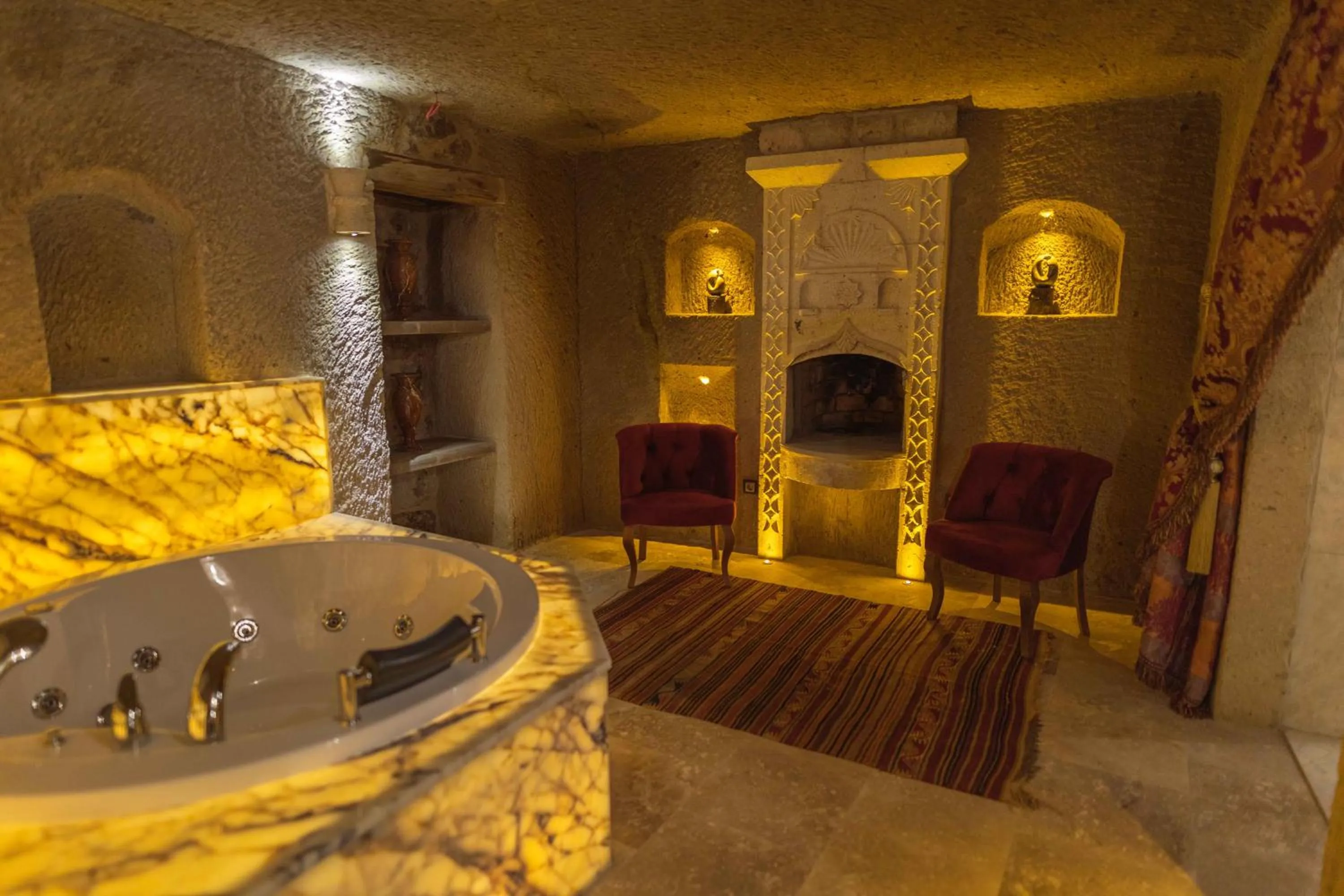 Bathroom in Solo Cave Suites