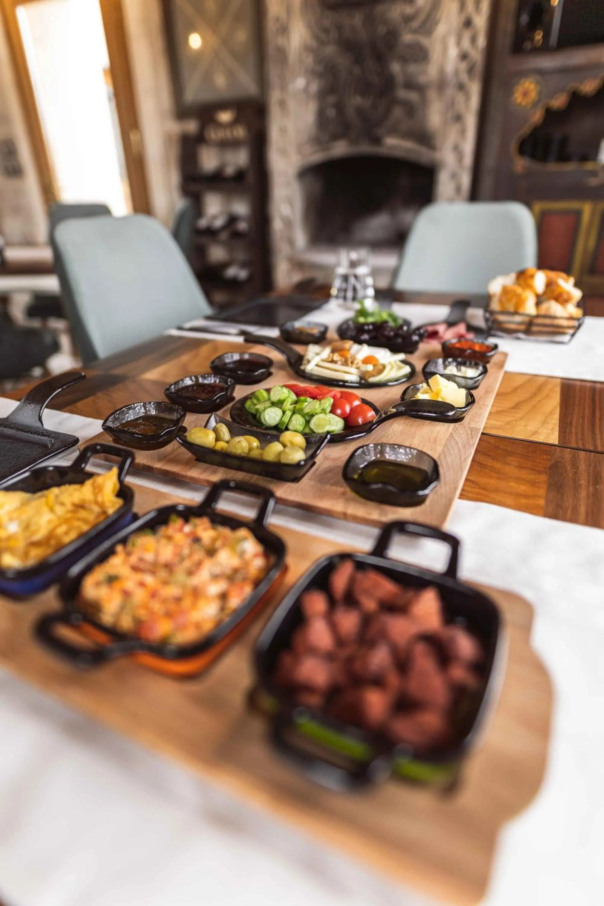 Breakfast in Solo Cave Suites