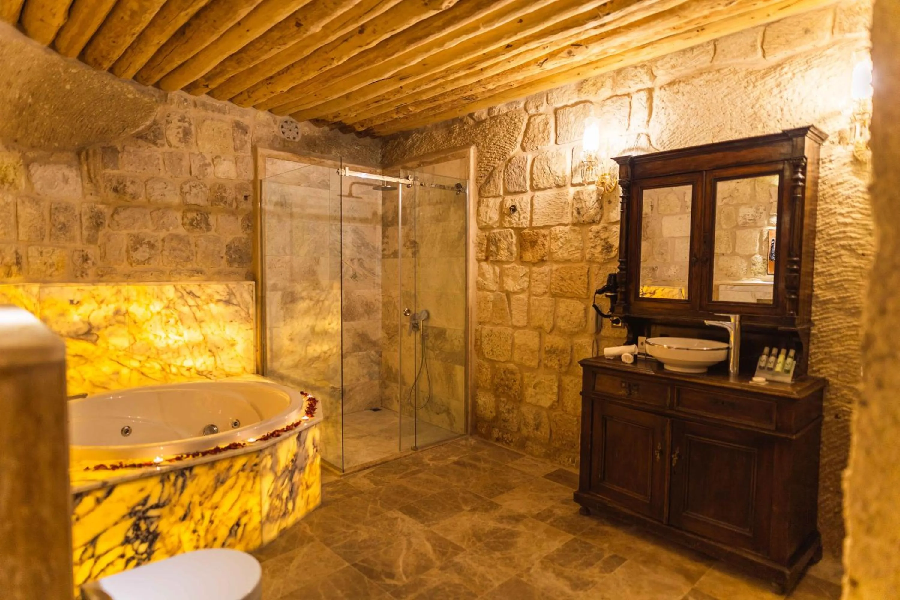 Sauna in Solo Cave Suites