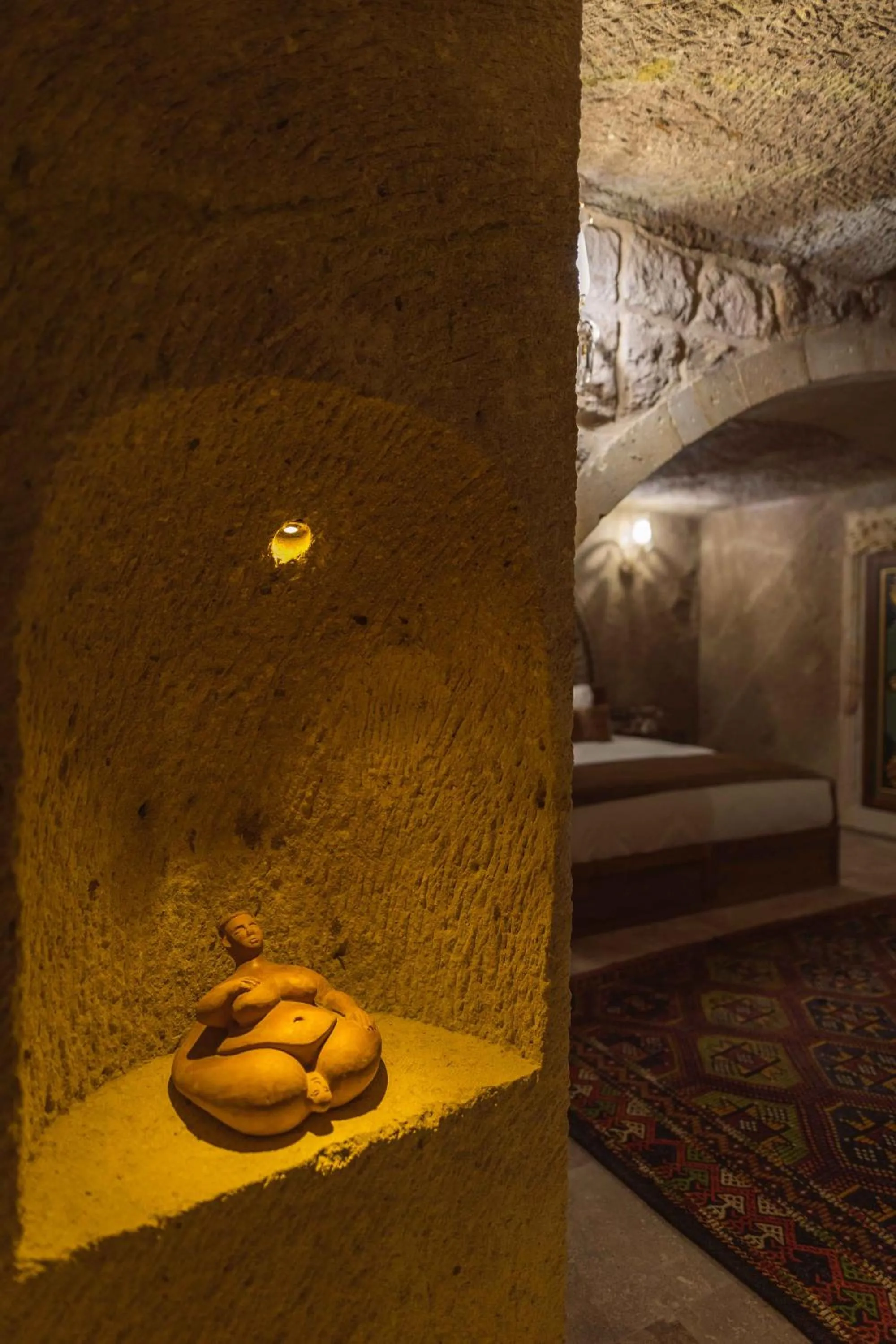 Nearby landmark, Bed in Solo Cave Suites