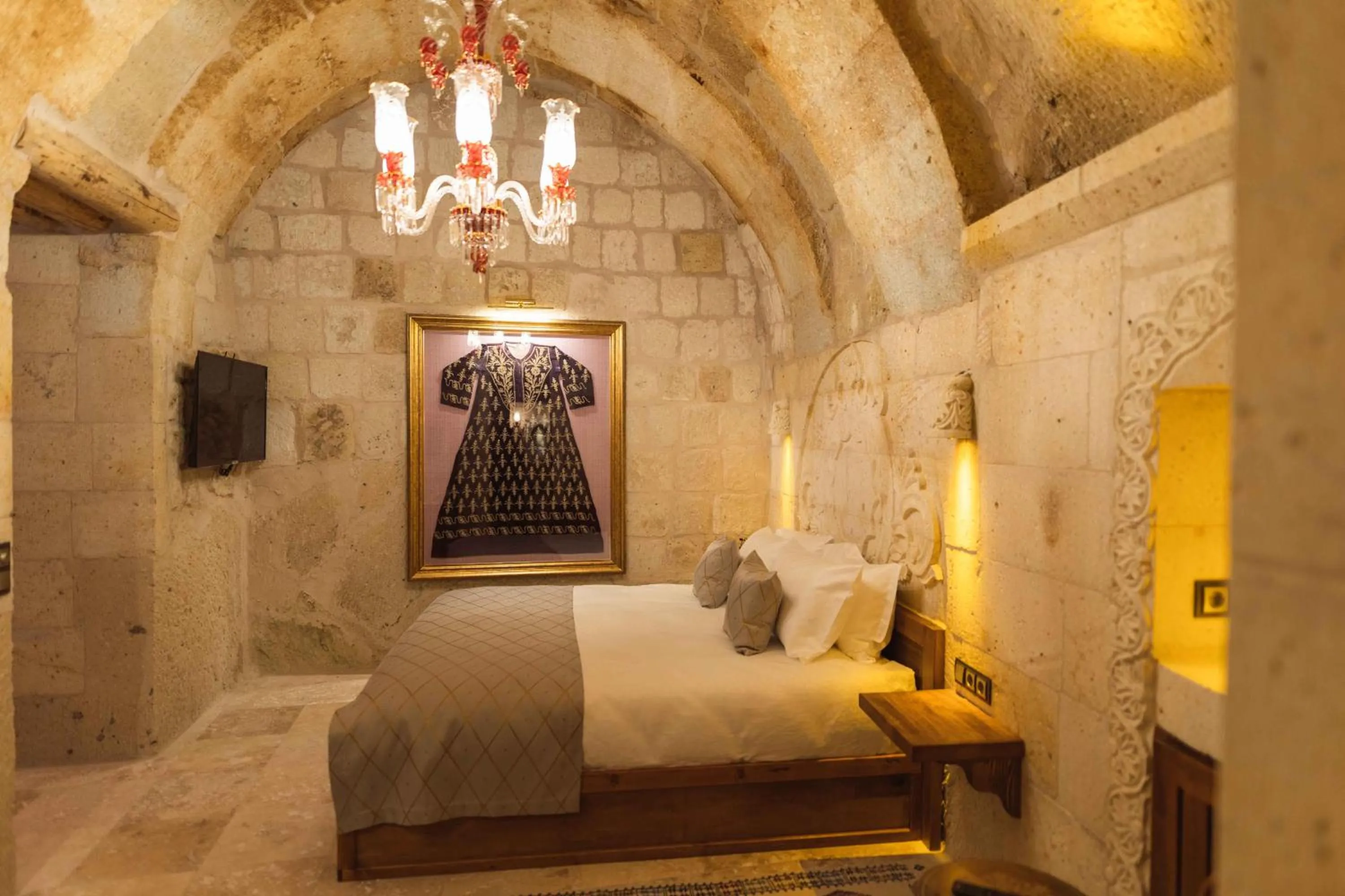 Bed in Solo Cave Suites
