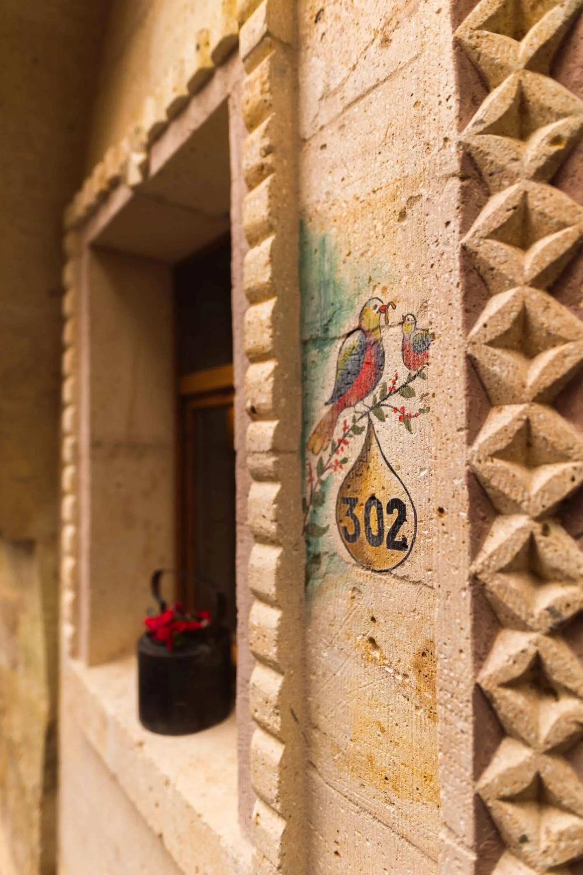 Facade/entrance in Solo Cave Suites