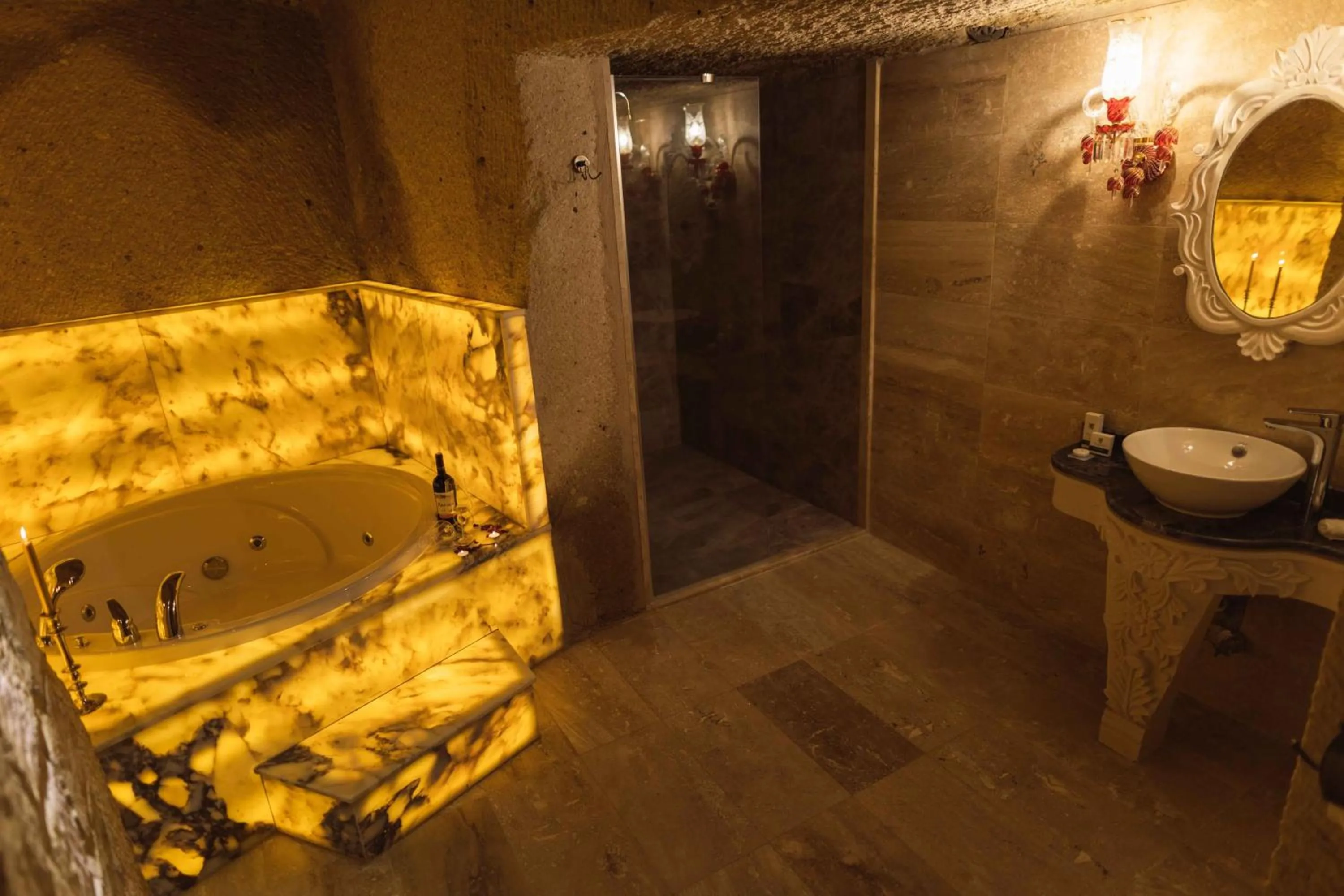 Hot Tub in Solo Cave Suites