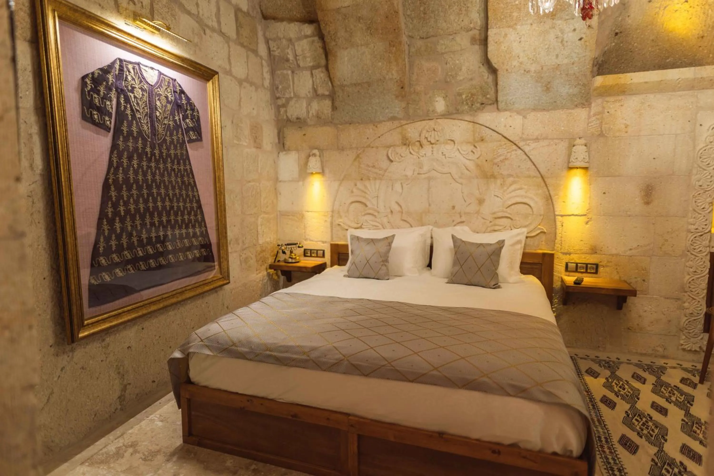 Bed in Solo Cave Suites