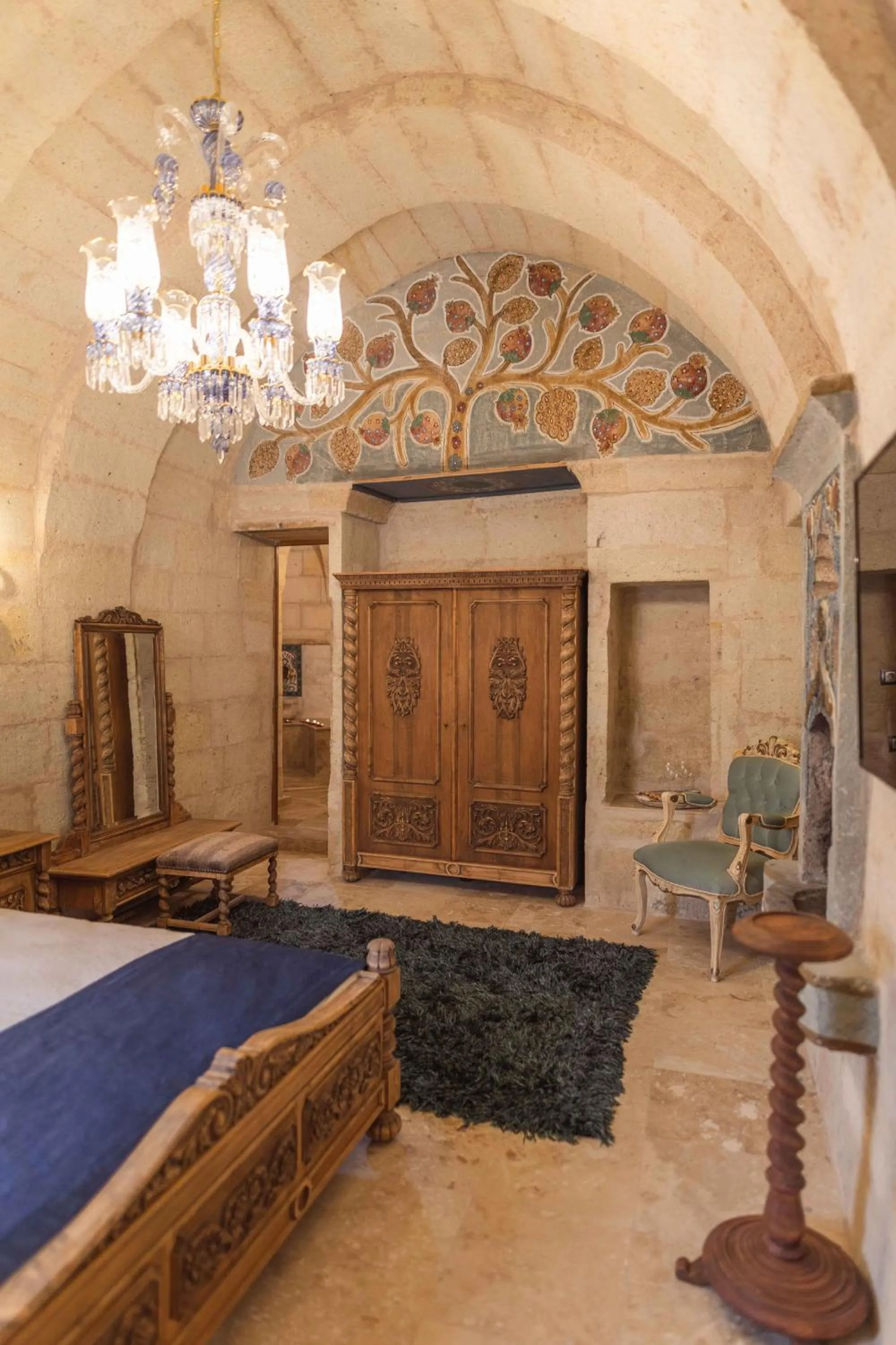 Facade/entrance, Bed in Solo Cave Suites