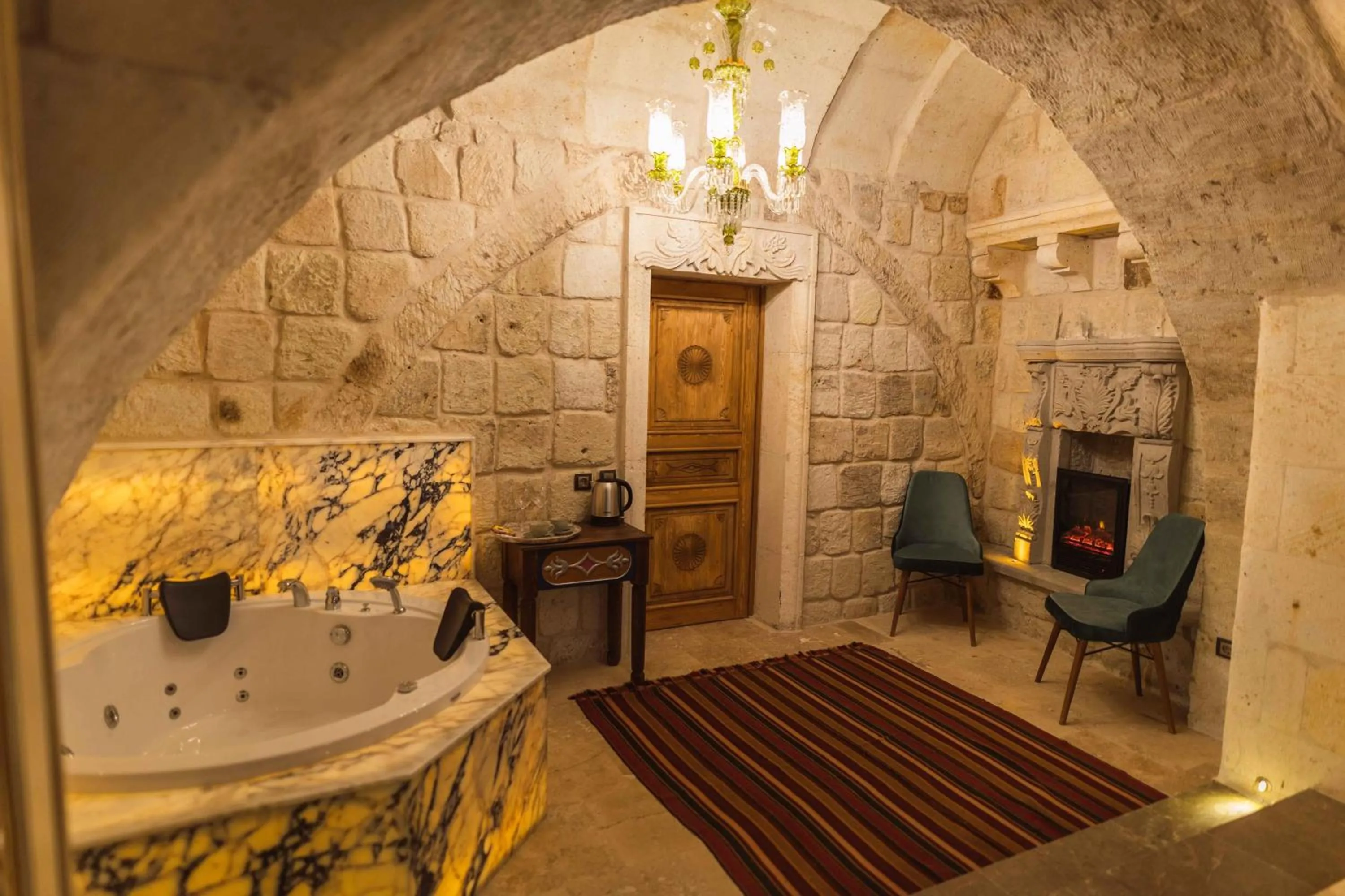 Massage in Solo Cave Suites