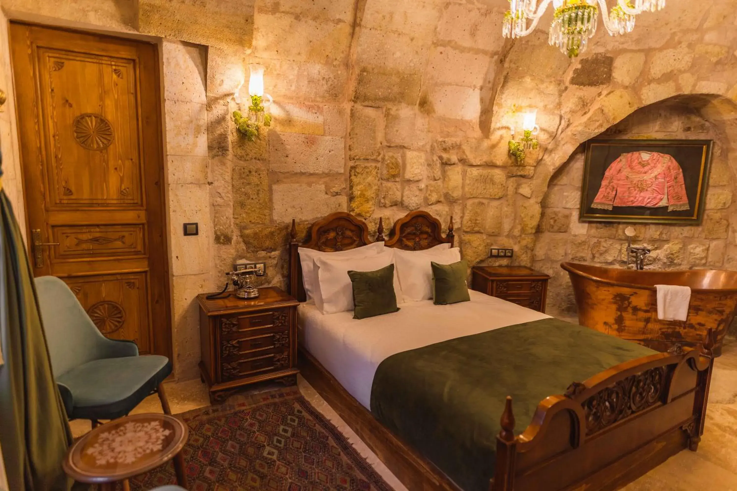 Photo of the whole room, Bed in Solo Cave Suites Photo of the whole room, Bed in Solo Cave Suites