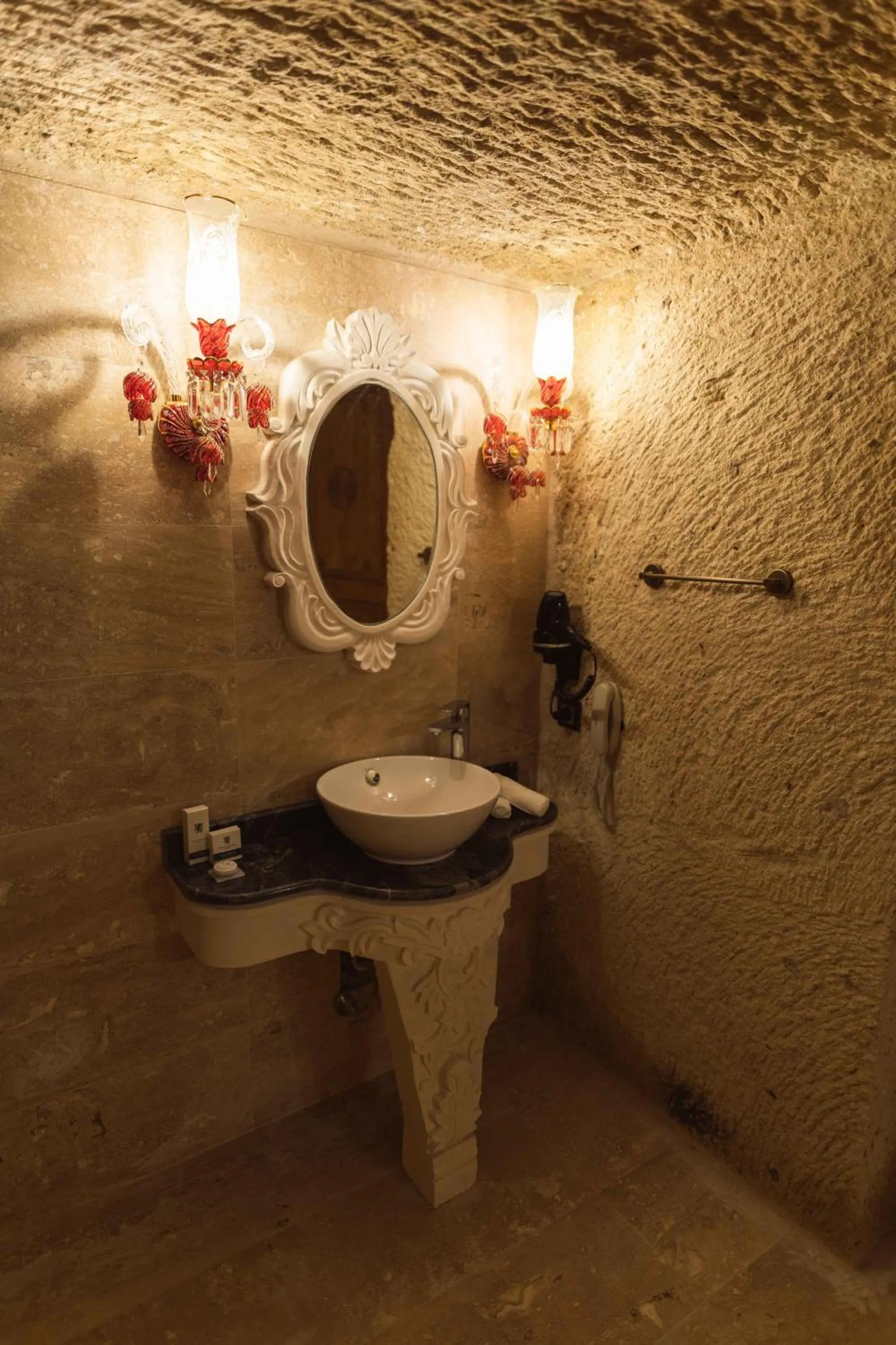 Bathroom in Solo Cave Suites