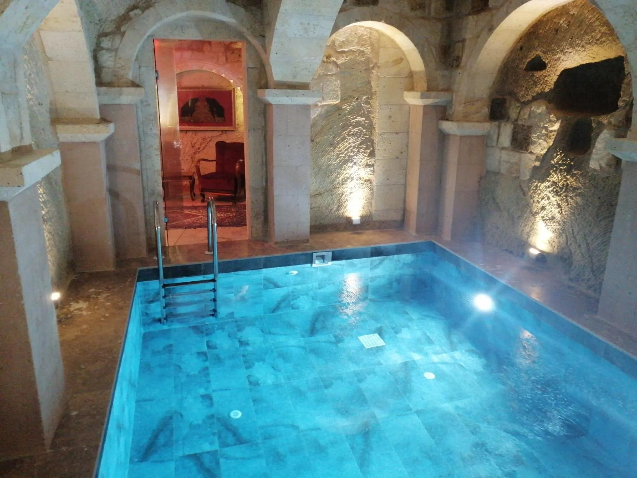 Swimming pool in Solo Cave Suites