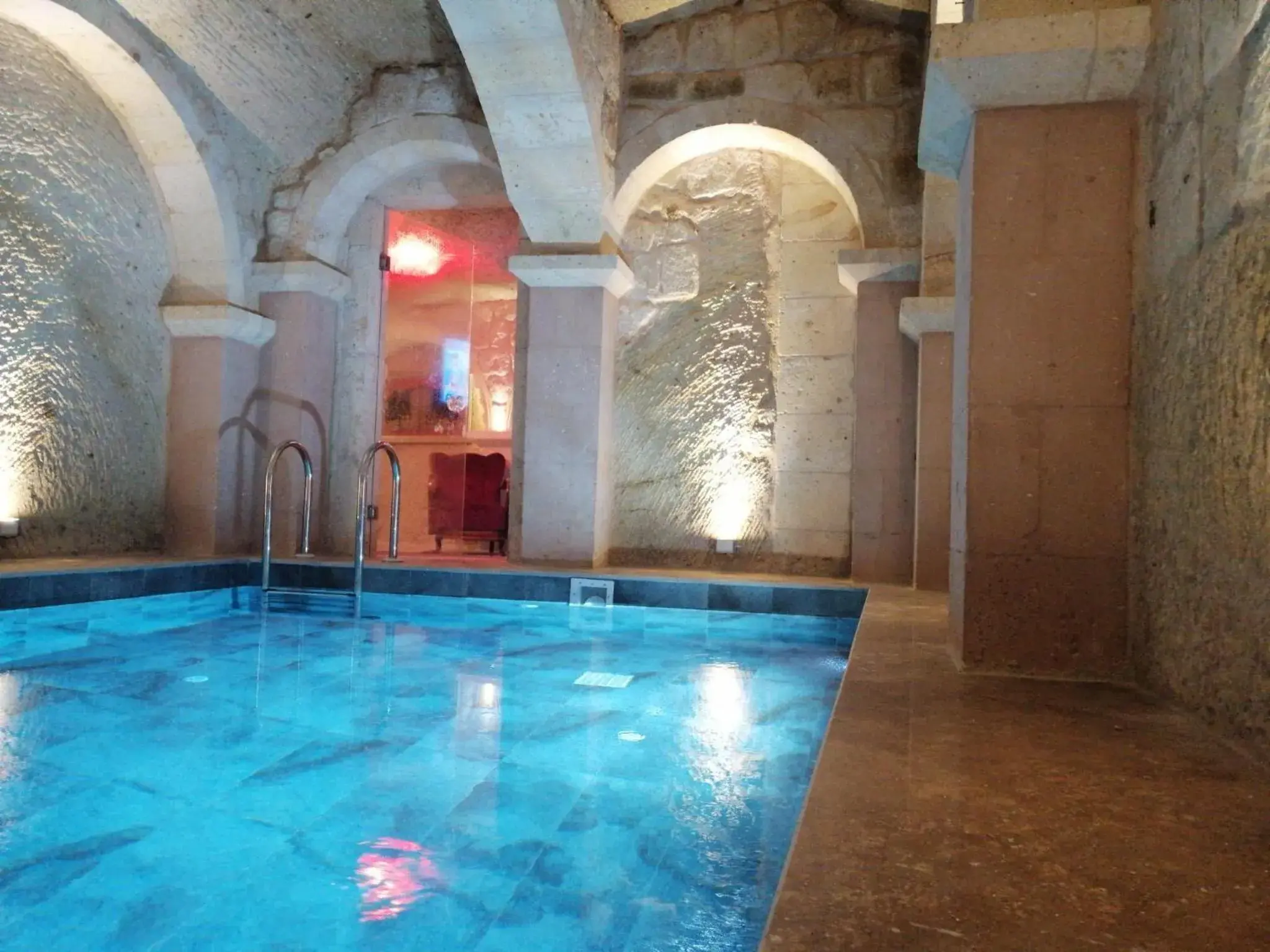 Swimming pool in Solo Cave Suites Swimming pool in Solo Cave Suites