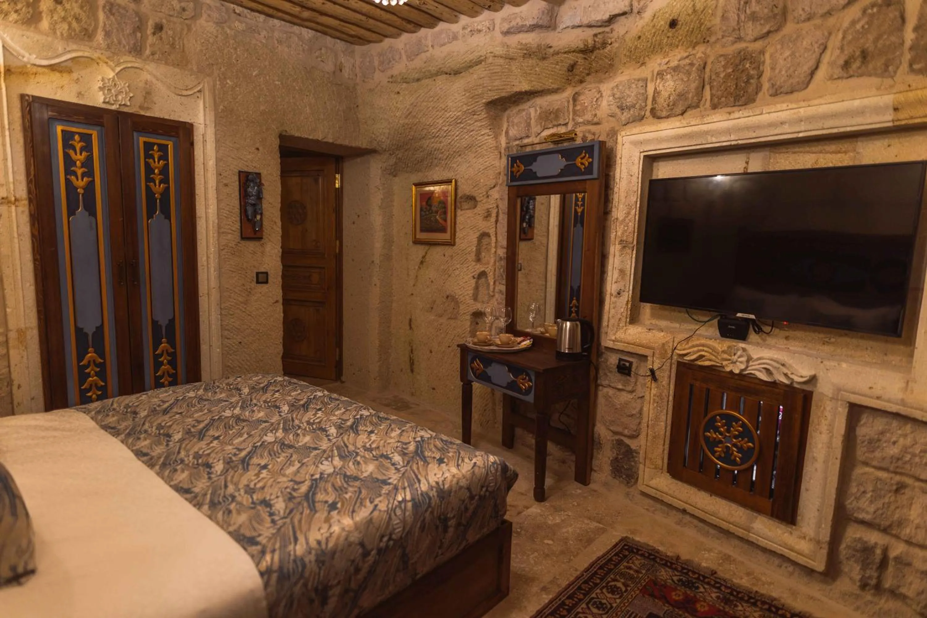 TV and multimedia, Bed in Solo Cave Suites