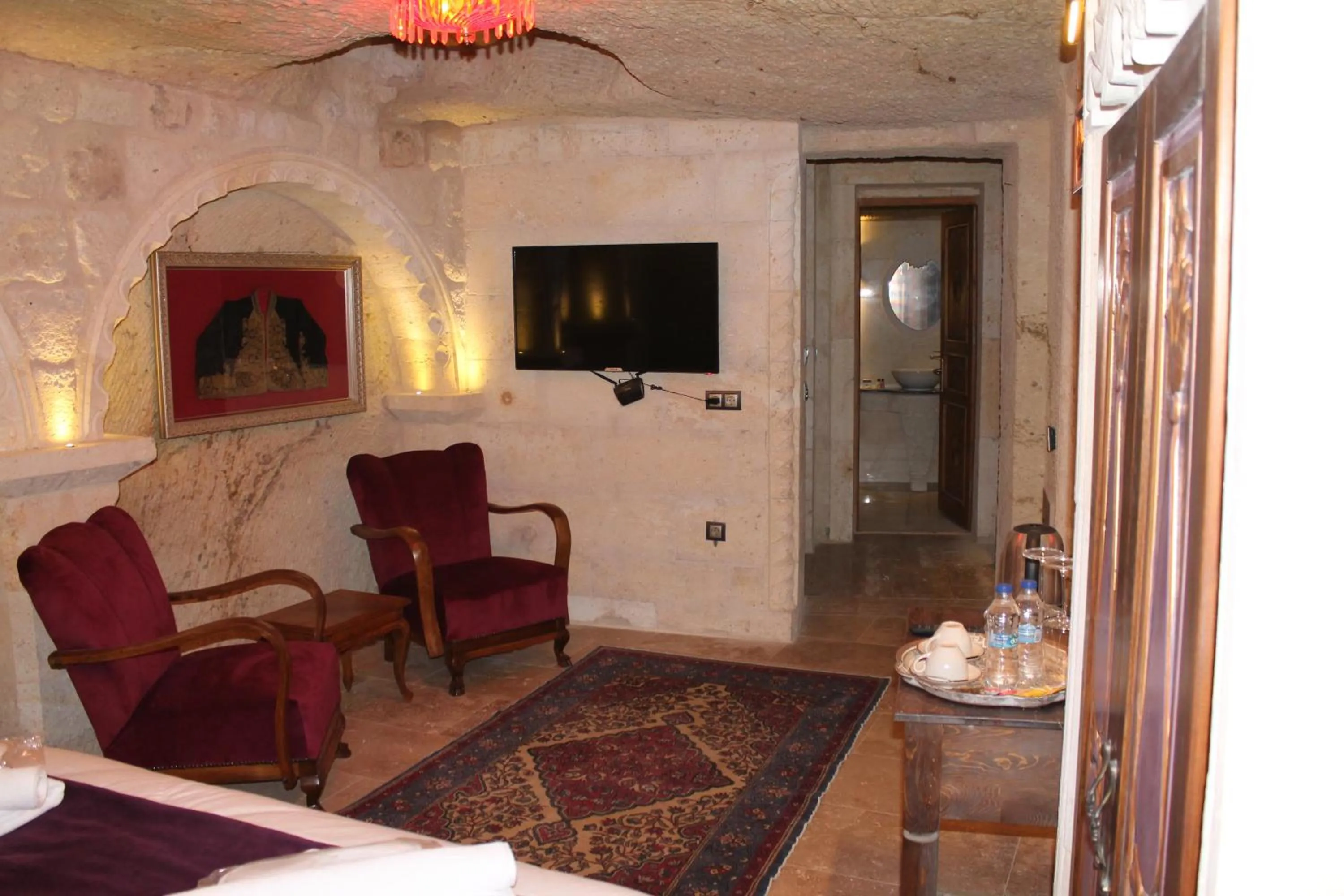 TV and multimedia, Bed in Solo Cave Suites