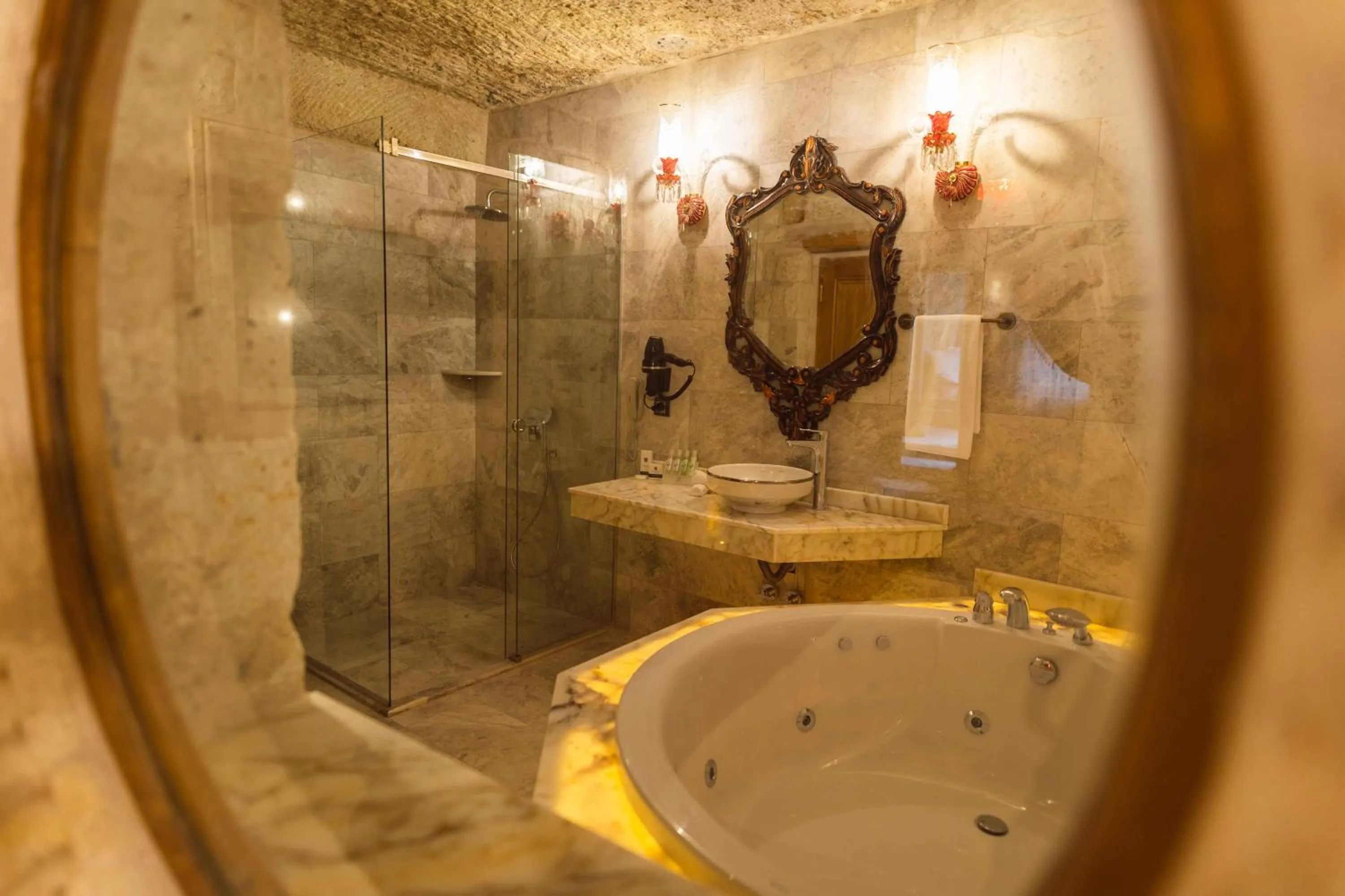 Bathroom in Solo Cave Suites