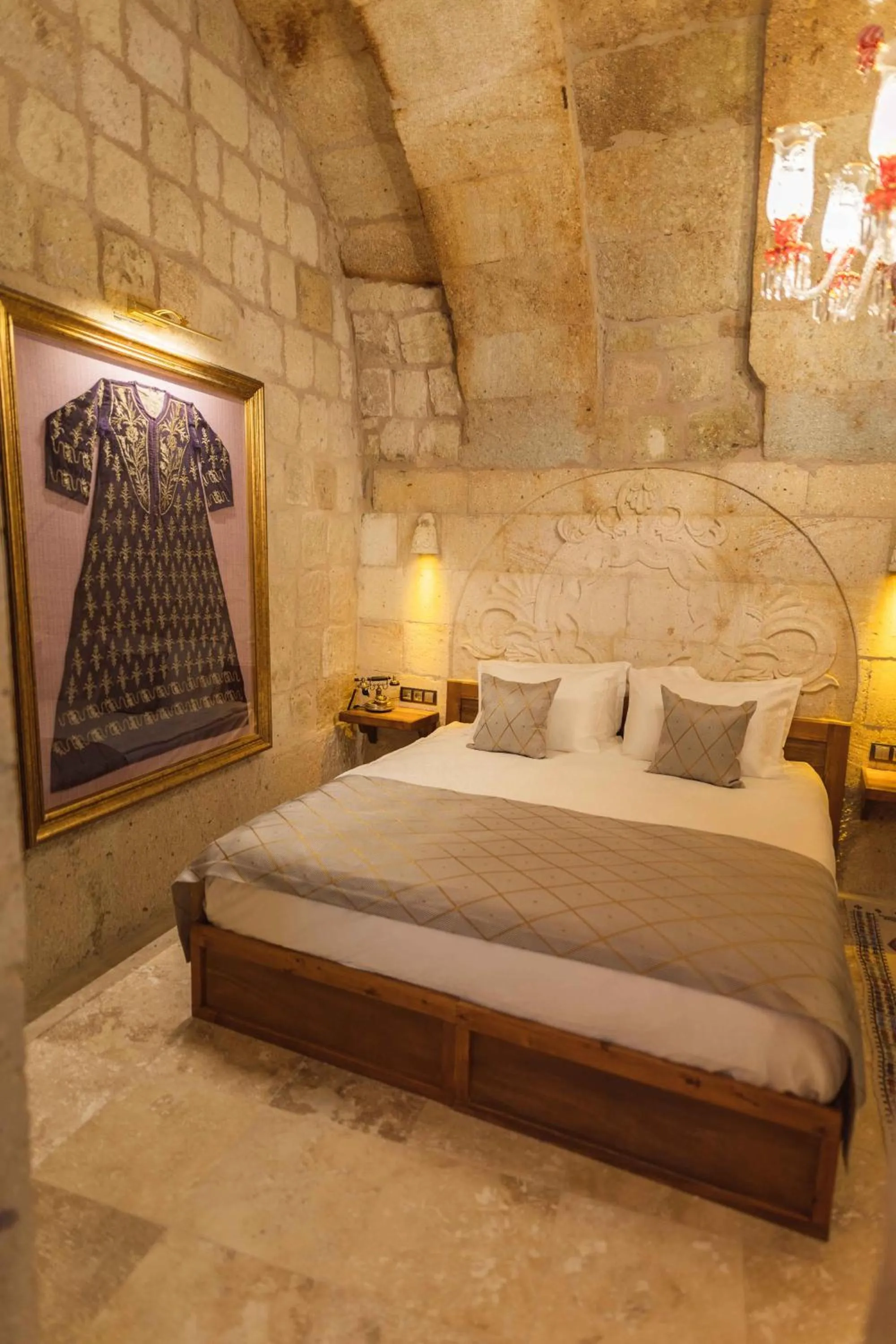 Bedroom, Bed in Solo Cave Suites