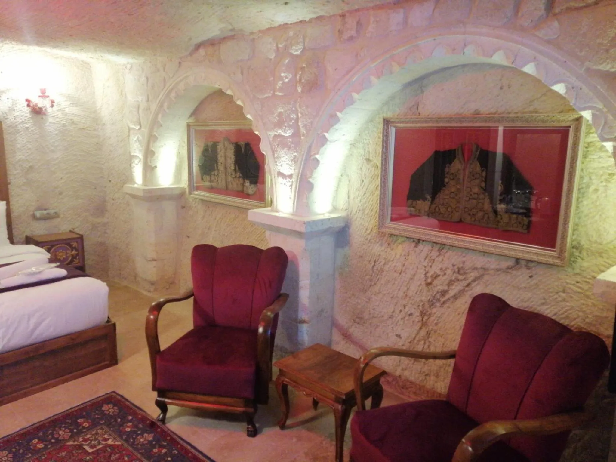 Bed in Solo Cave Suites