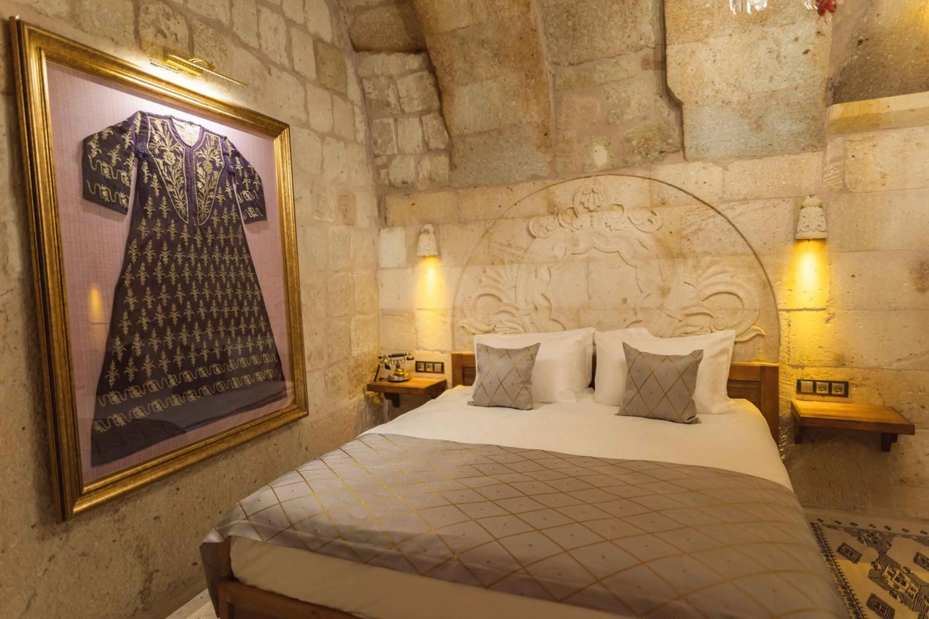 Bed in Solo Cave Suites