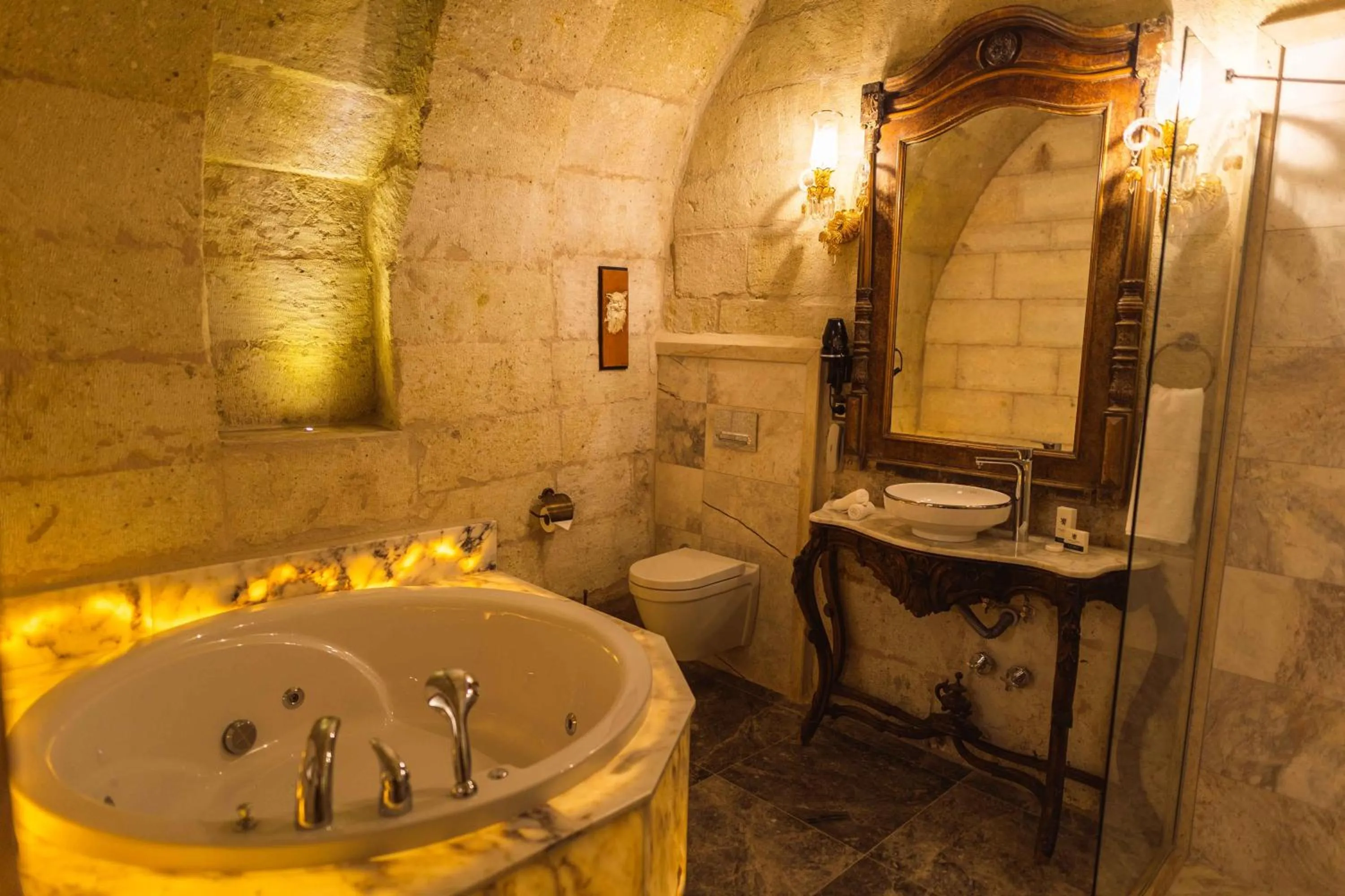 Sauna in Solo Cave Suites