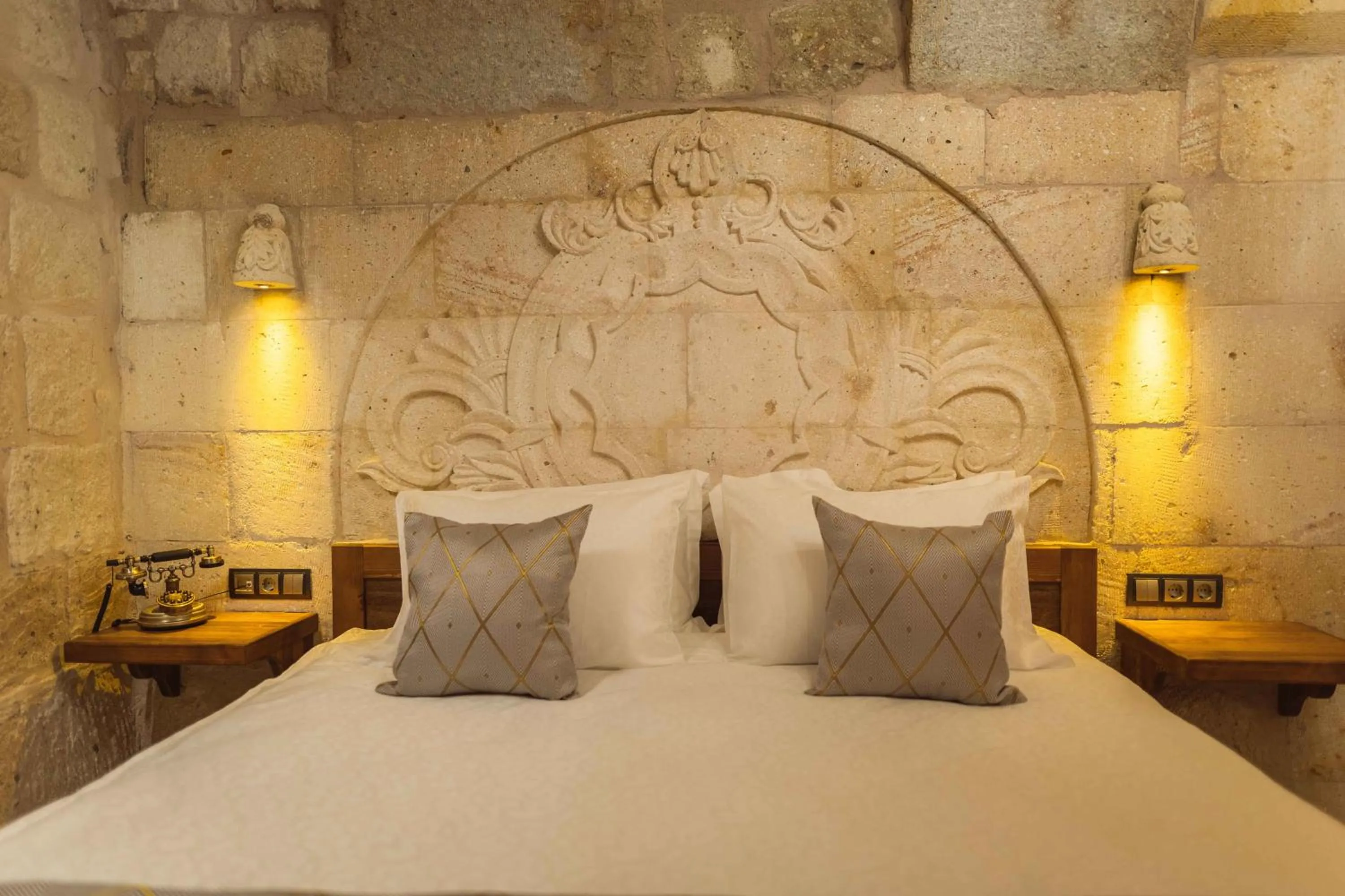 Bed in Solo Cave Suites