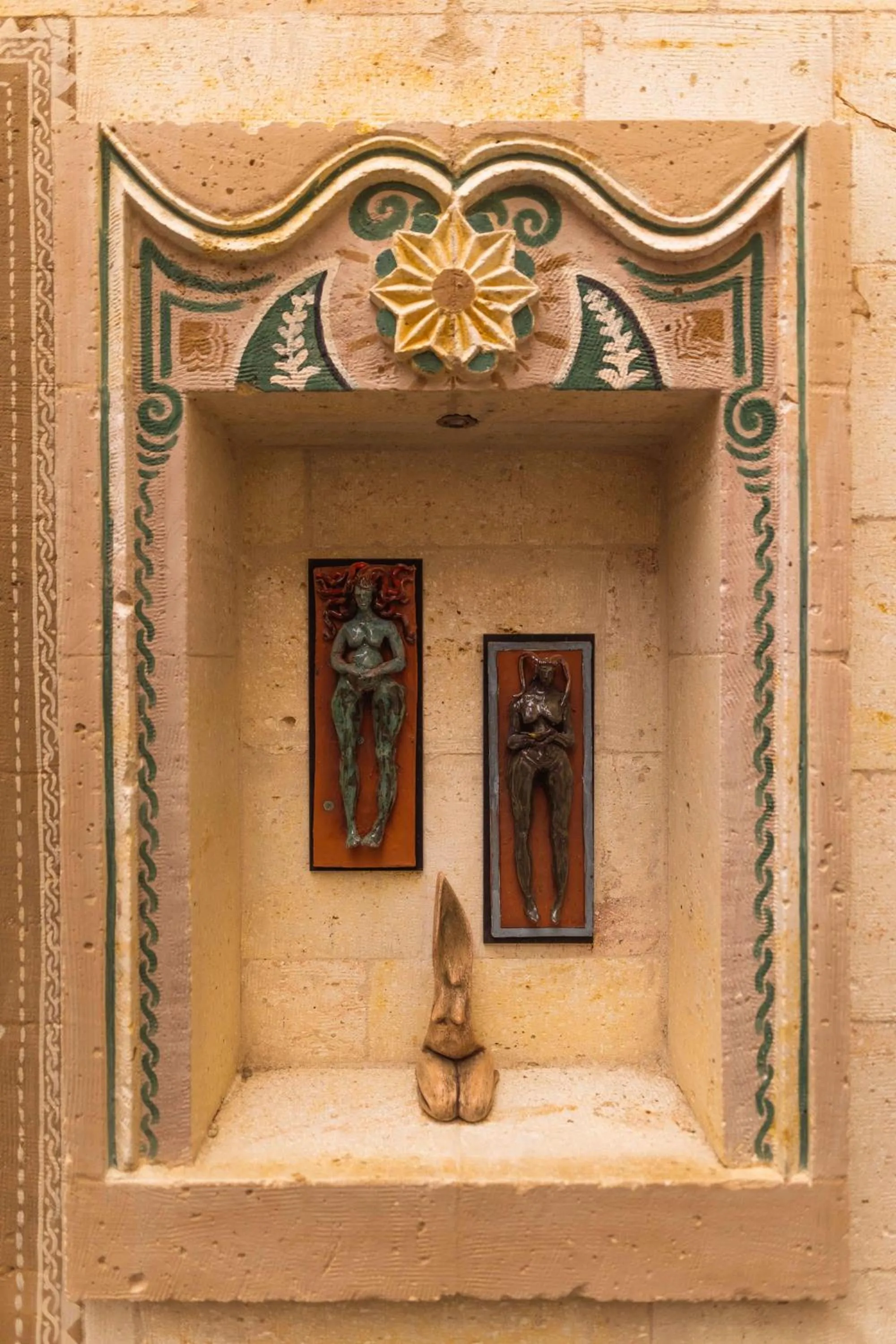 Facade/entrance in Solo Cave Suites