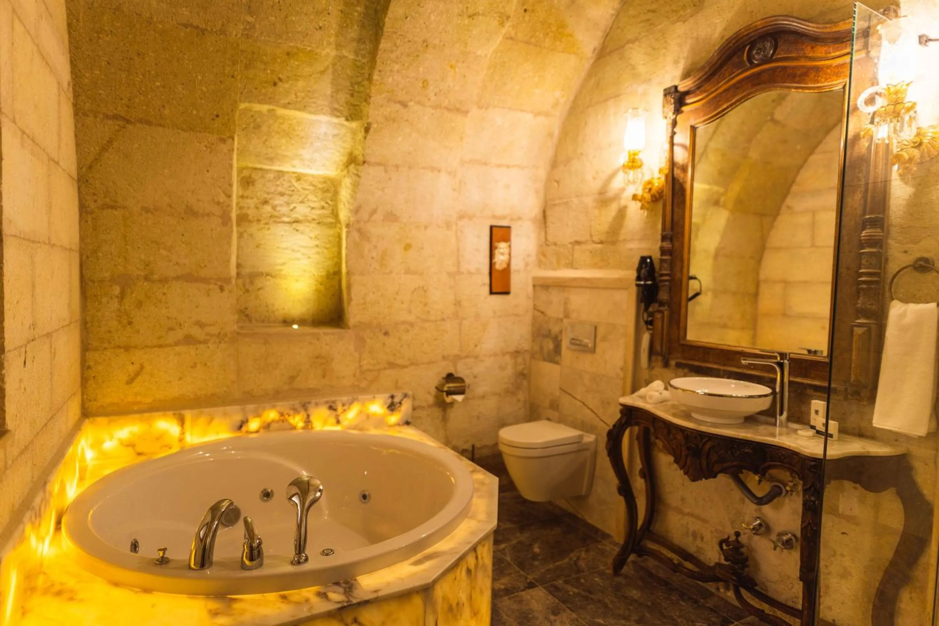 Sauna in Solo Cave Suites