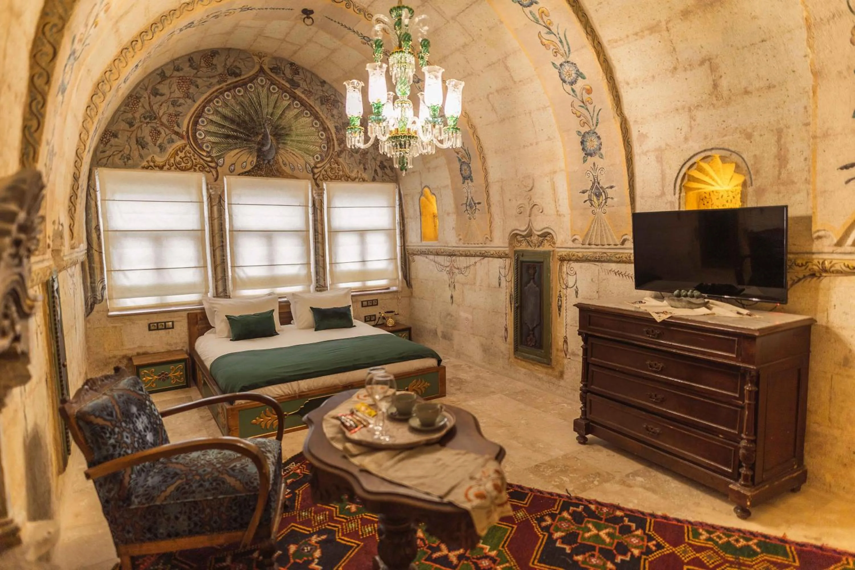 TV and multimedia in Solo Cave Suites