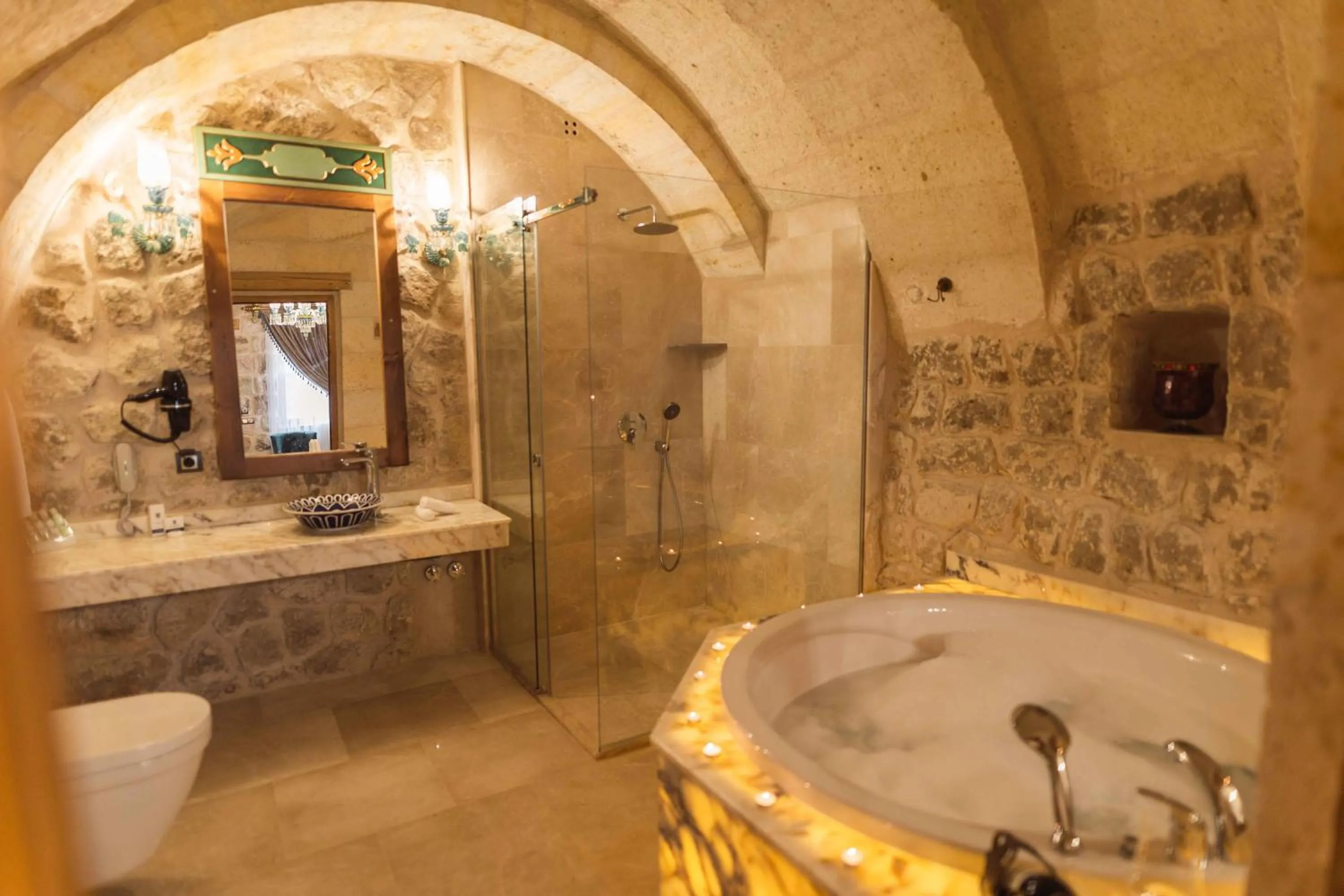 Bathroom in Solo Cave Suites