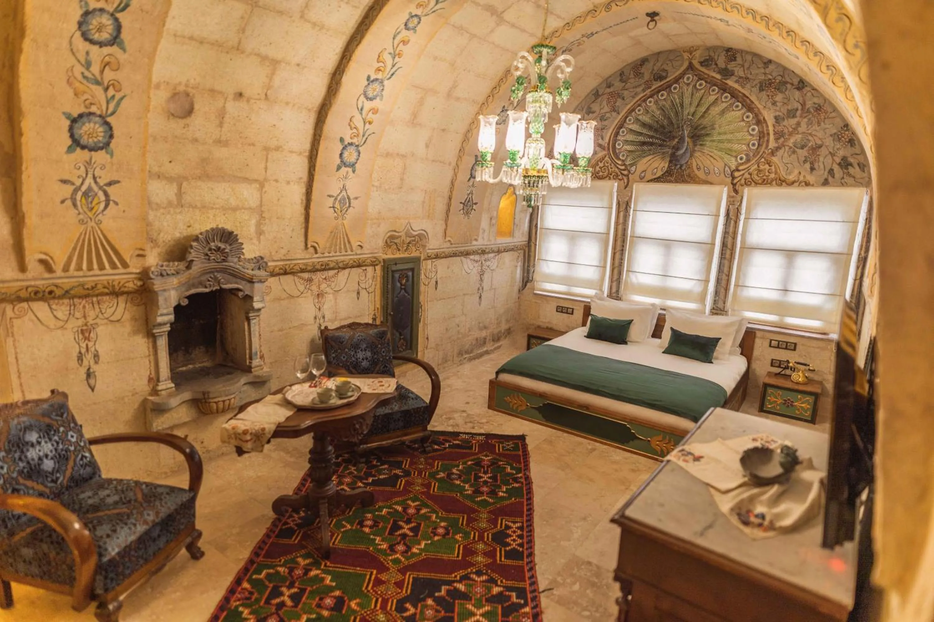 Photo of the whole room, Bed in Solo Cave Suites