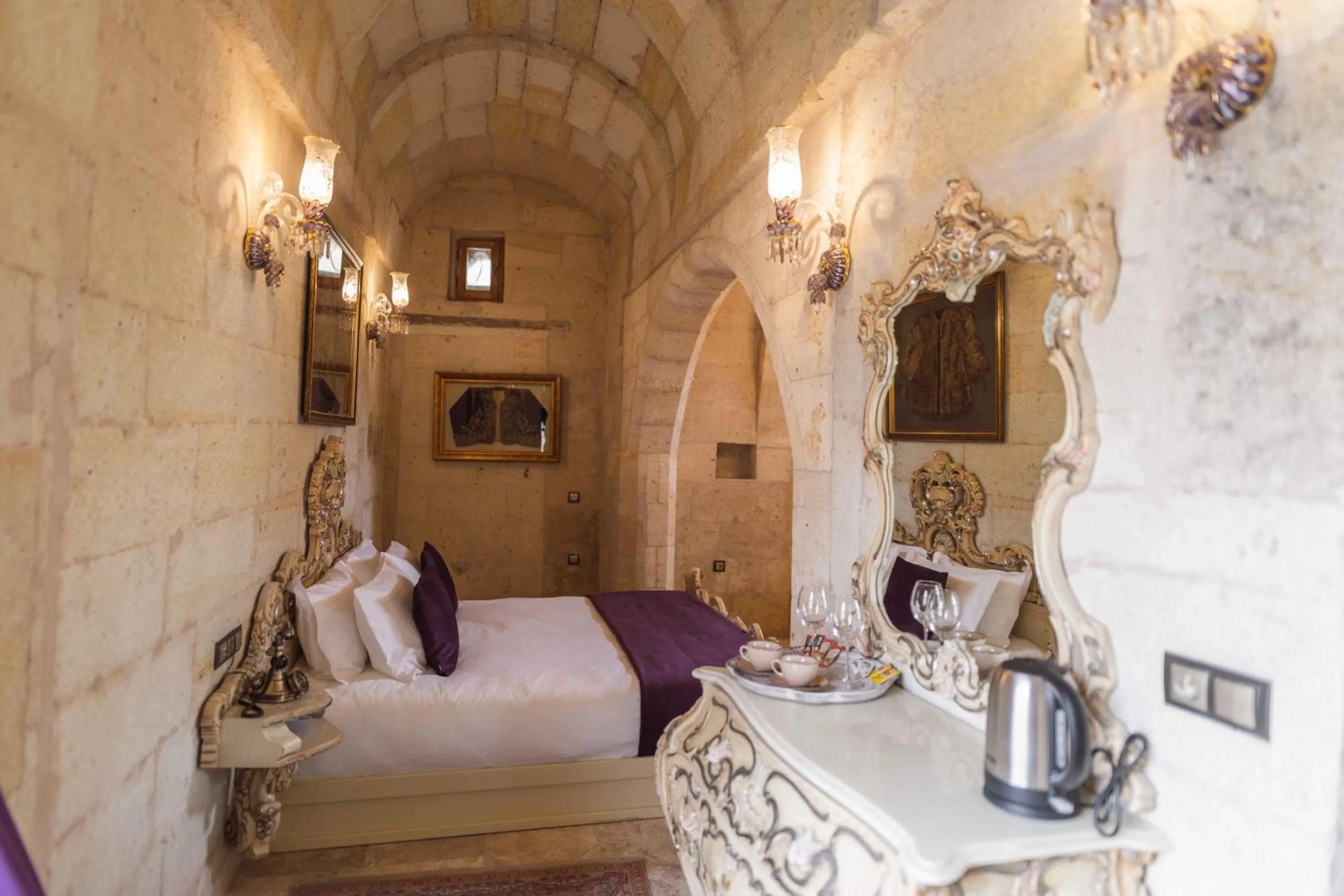 Bed in Solo Cave Suites