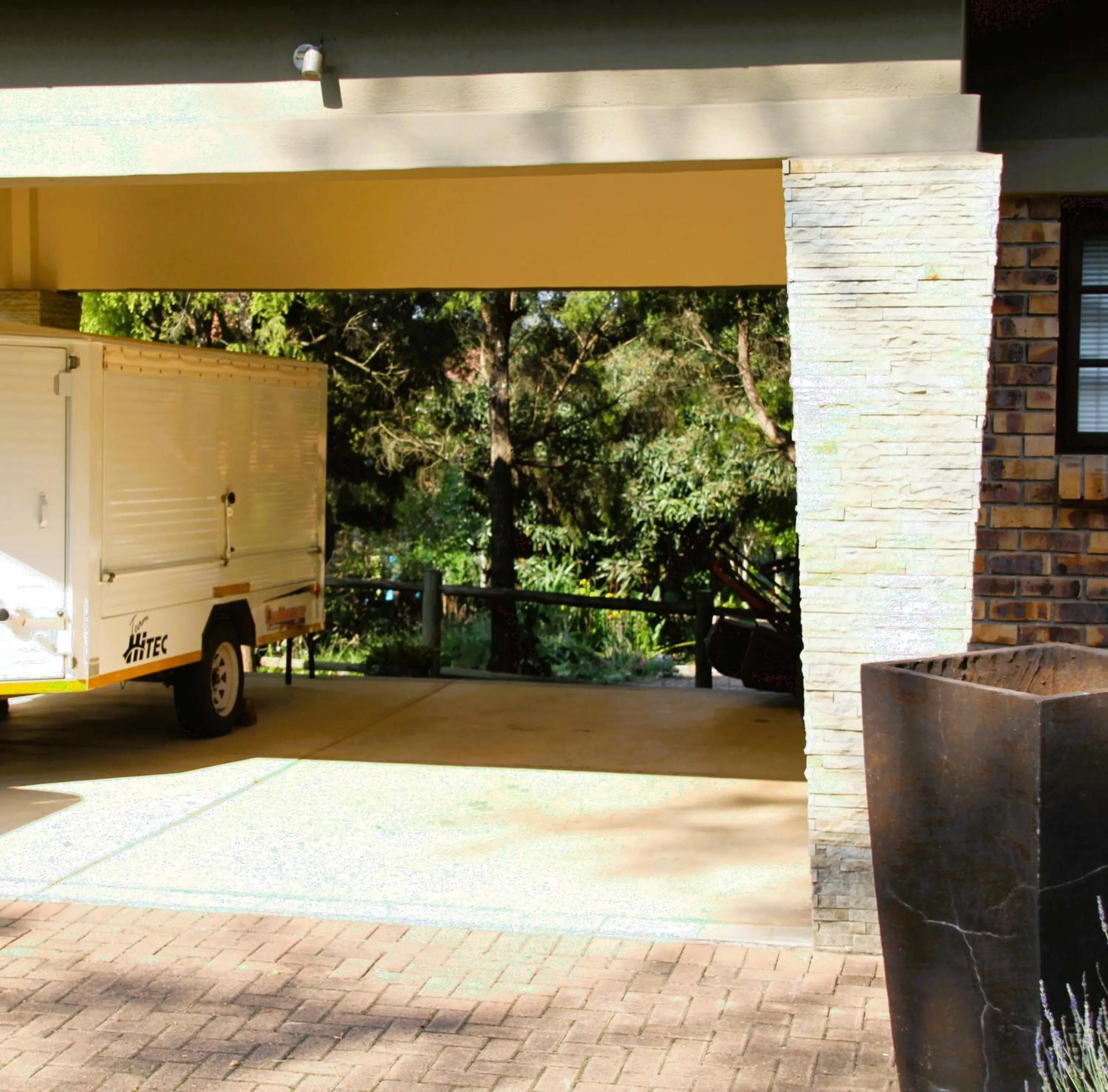 Parking in White River Country Estate Self Catering Apartment