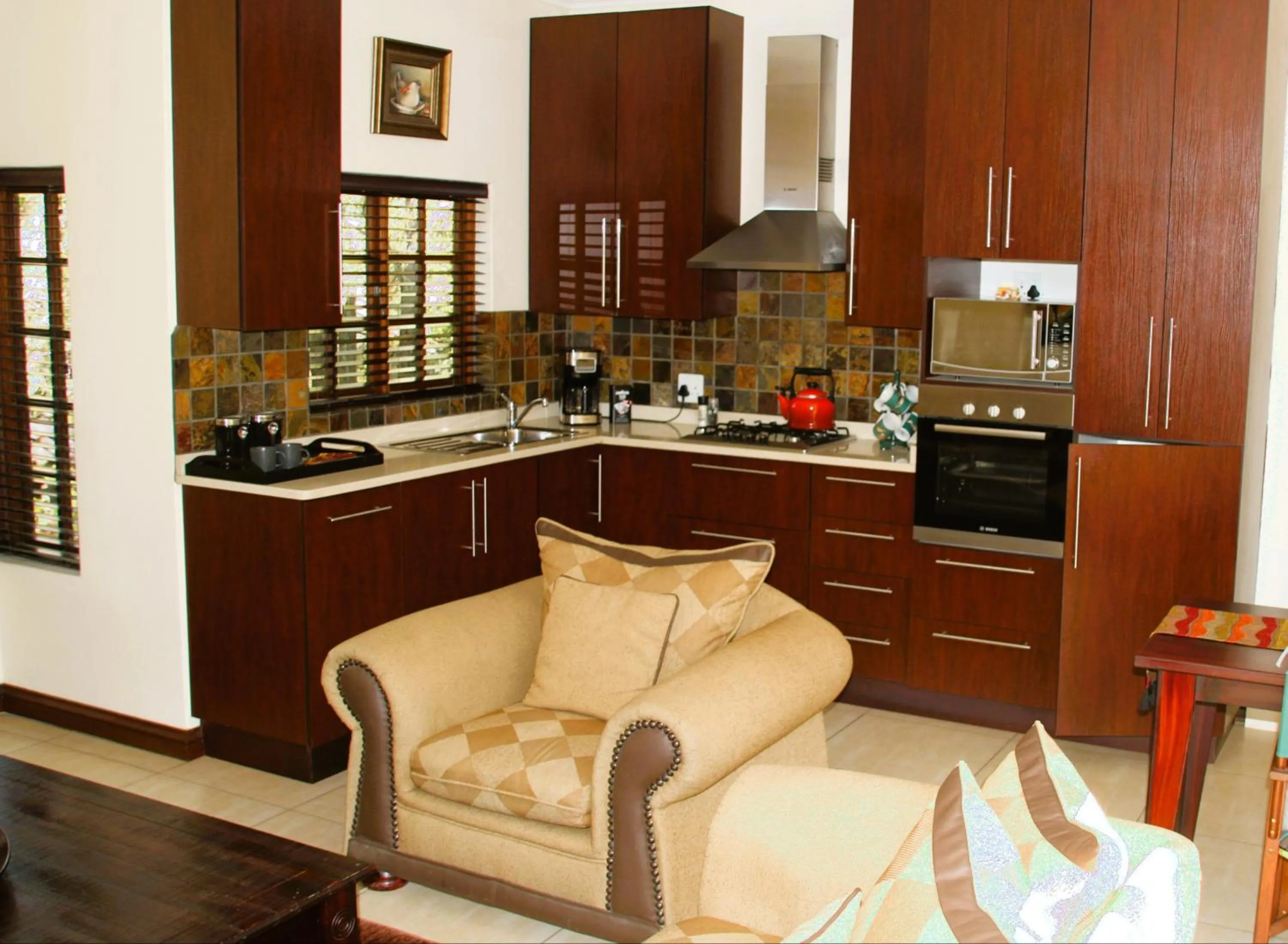Kitchen or kitchenette in White River Country Estate Self Catering Apartment