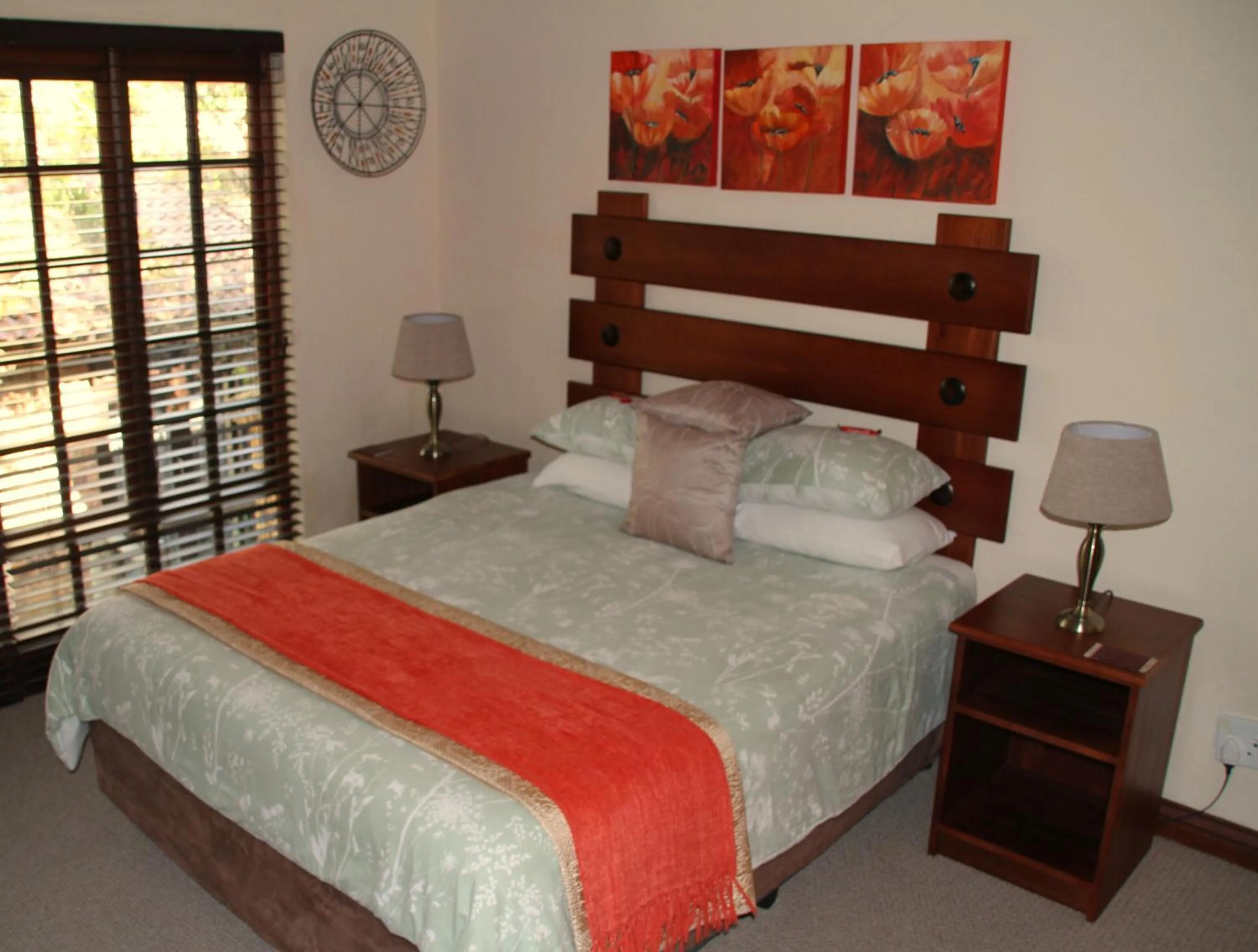 Bedroom, Bed in White River Country Estate Self Catering Apartment