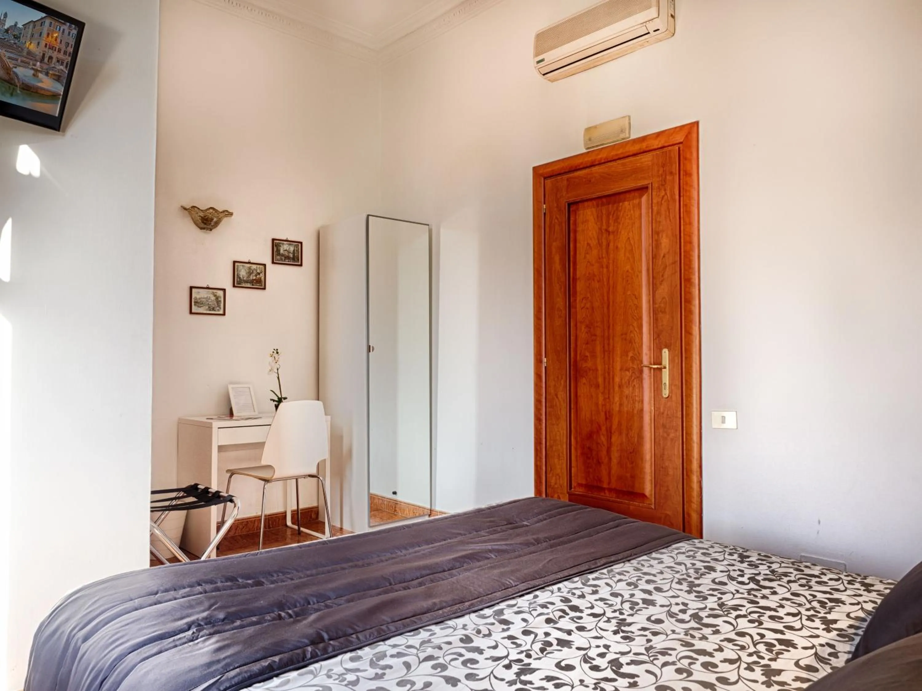 Bedroom, Bed in Sunny Guest House