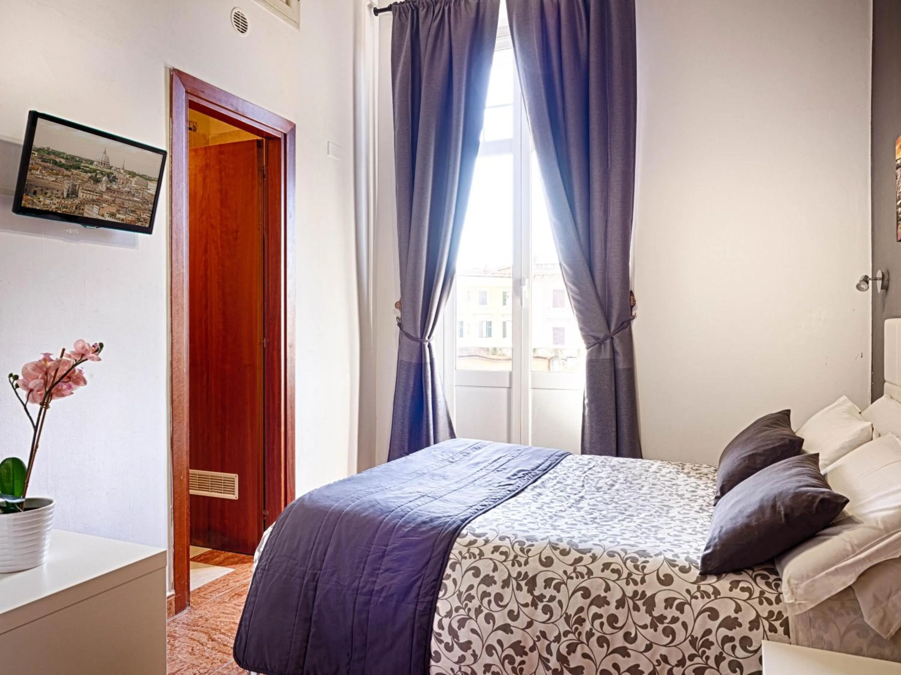 Bedroom, Bed in Sunny Guest House