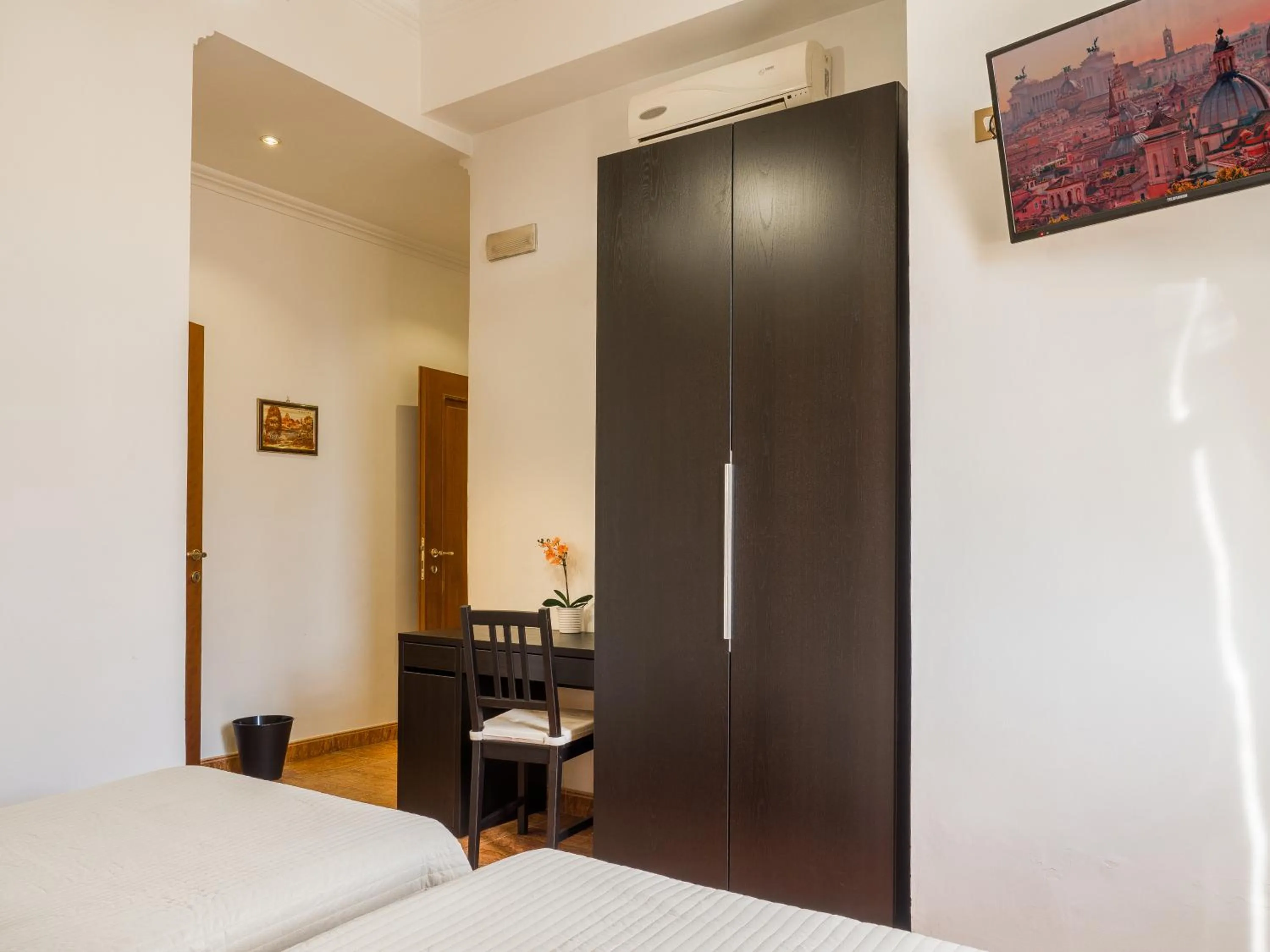 Bedroom, Bed in Sunny Guest House