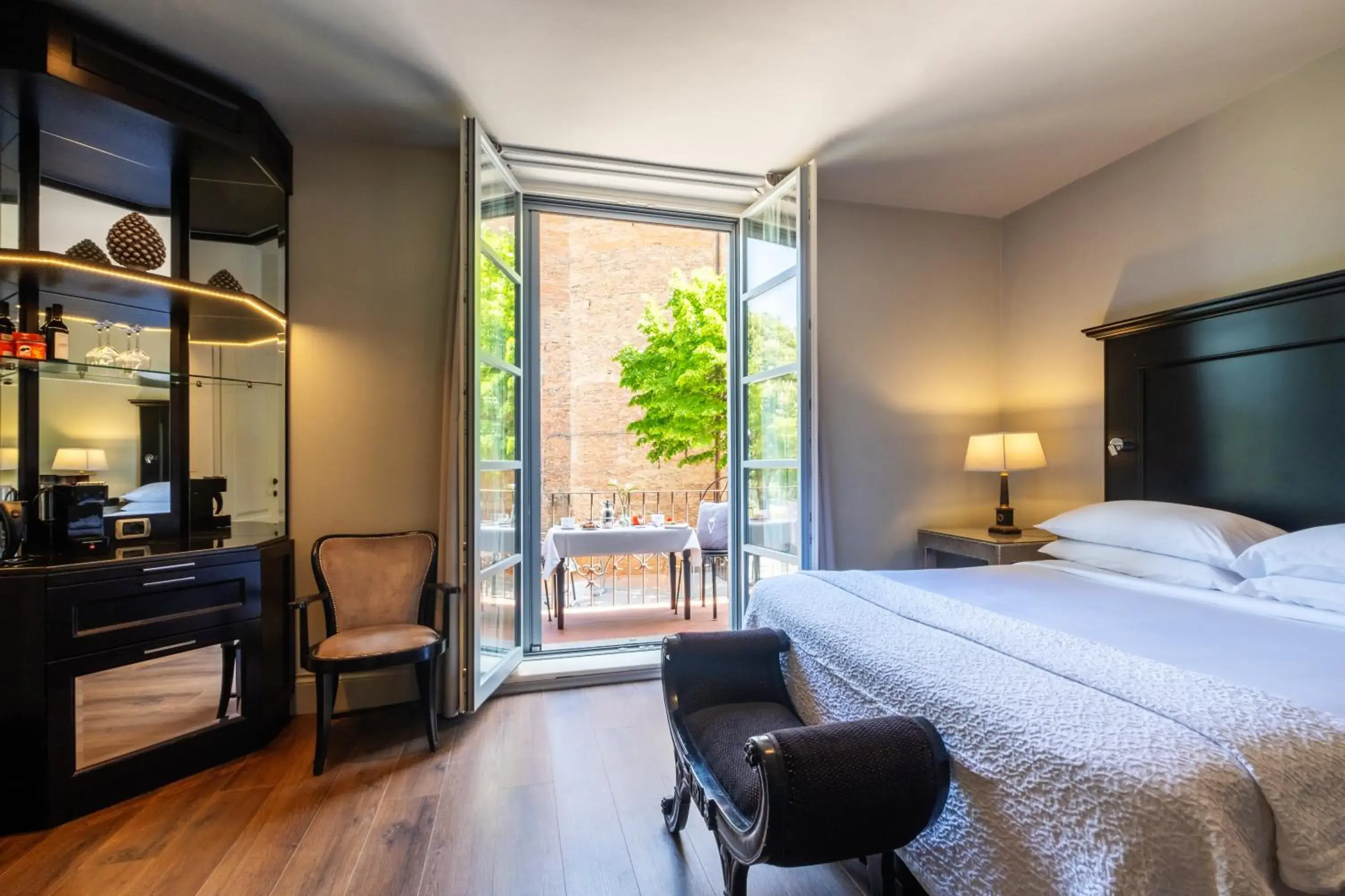 Deluxe Double Room with Balcony in Hotel Vannucci Deluxe Double Room with Balcony in Hotel Vannucci