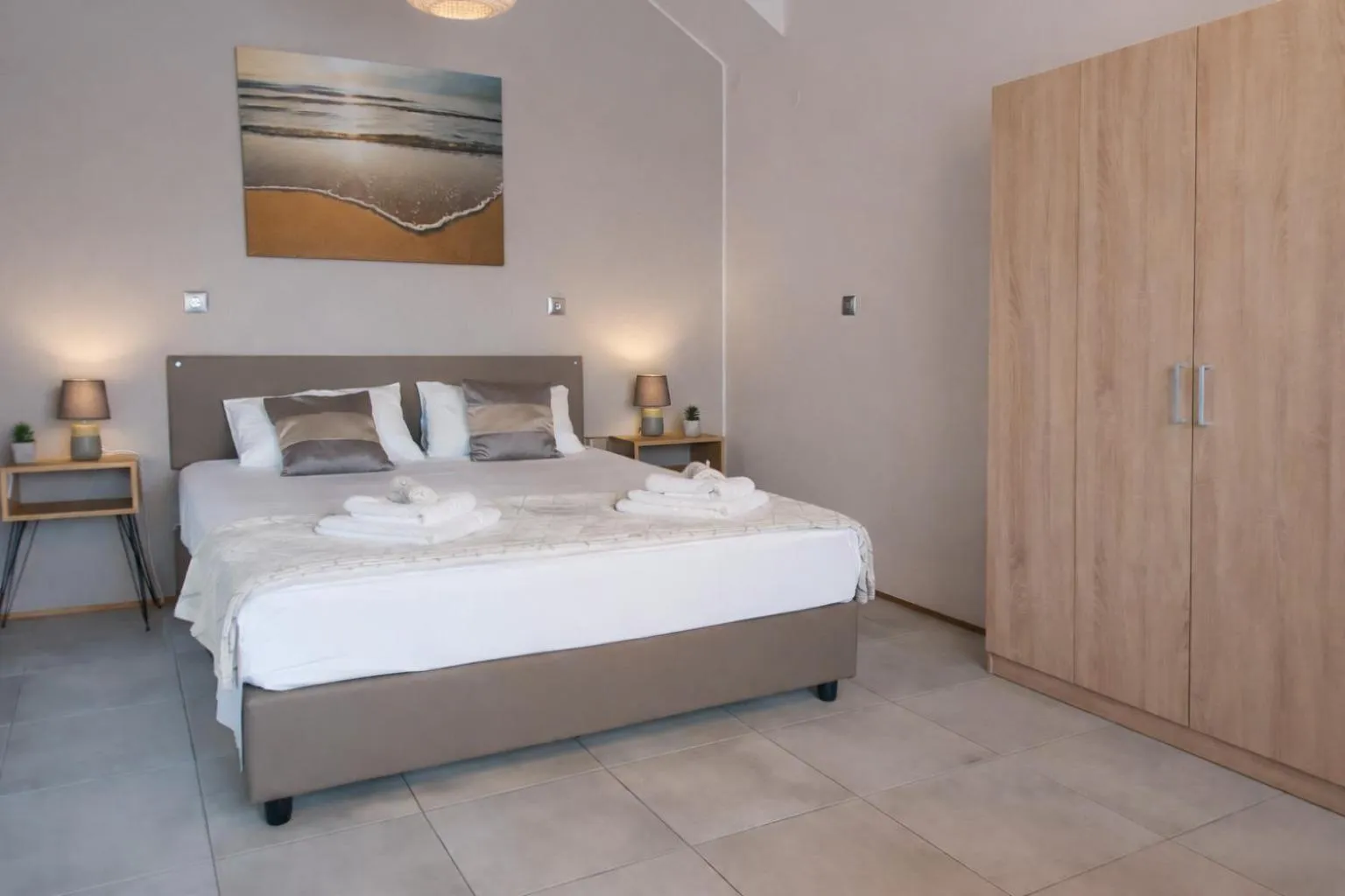 Photo of the whole room, Bed in Secret Garden Hotel